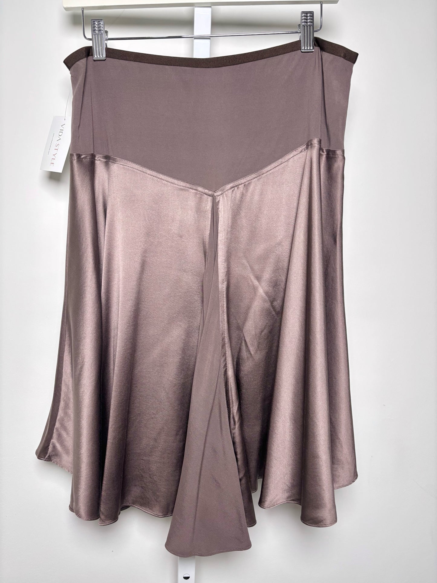 Women Size 8 Diane Von Furstenberg Taupe Solid Skirt