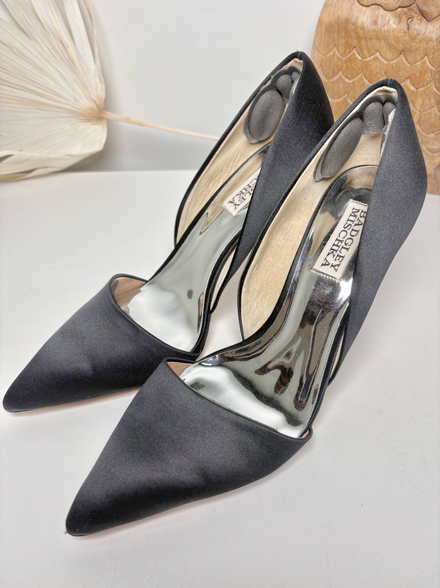 W Shoe Size 8 Badgley Mischka Black Satin Heels