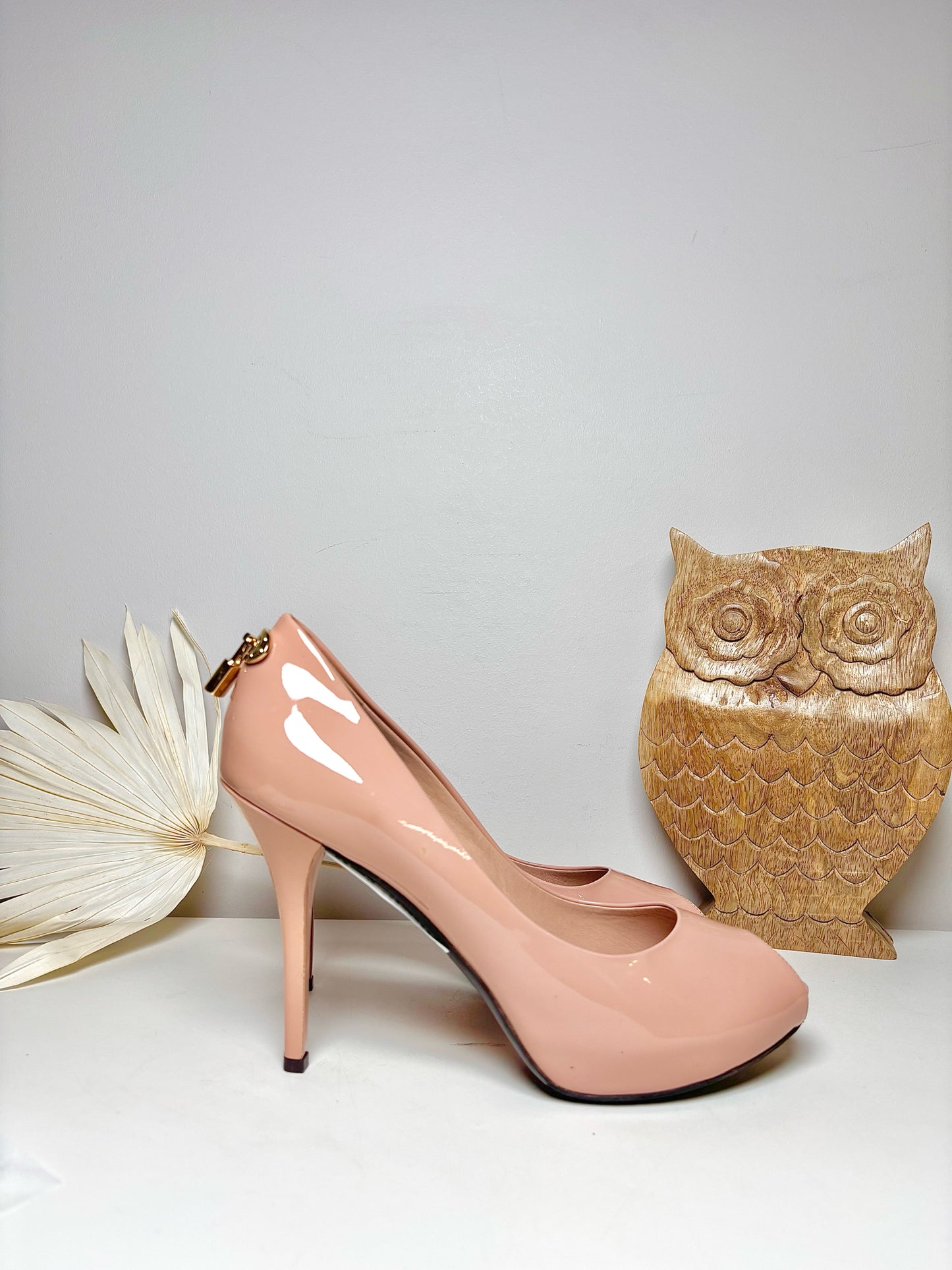 W Shoe Size 41 (8, US) Louis Vuitton Light Pink Leather Patent Heels