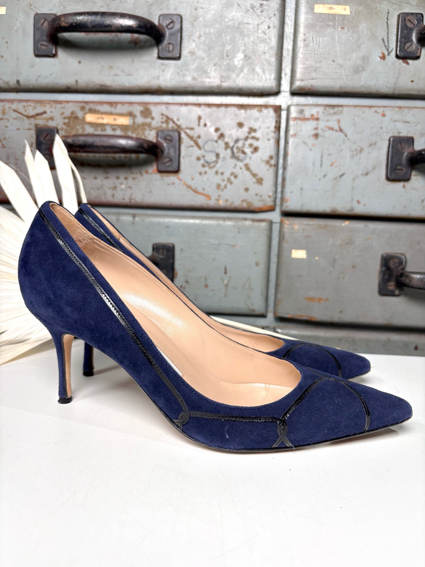 W Shoe Size 38 (7.5 - 8) Manolo Blahnik Navy Blue Suede Heels