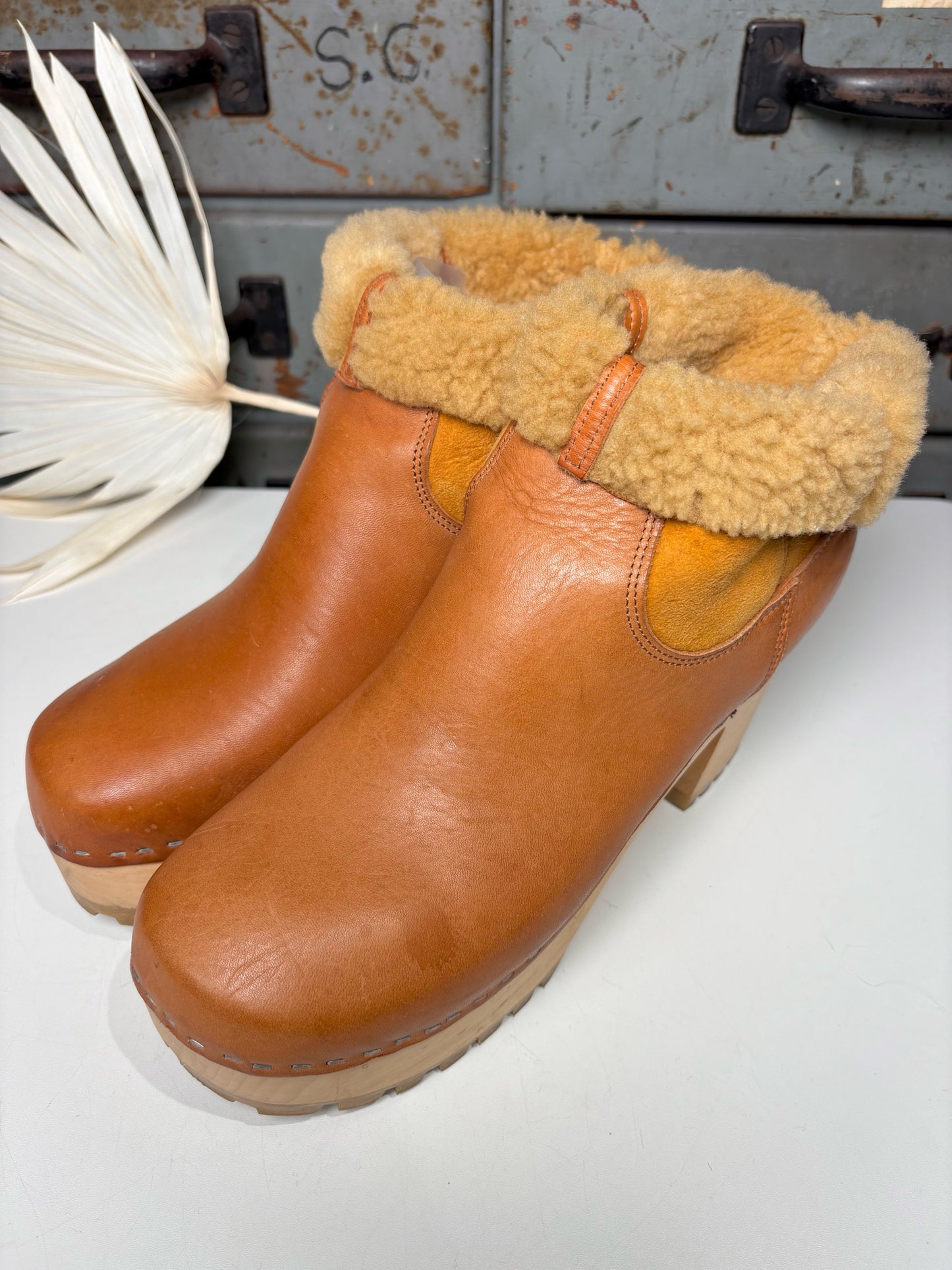 W Shoe Size 8.5 Hasbeens Caramel Leather Swedish Clogs