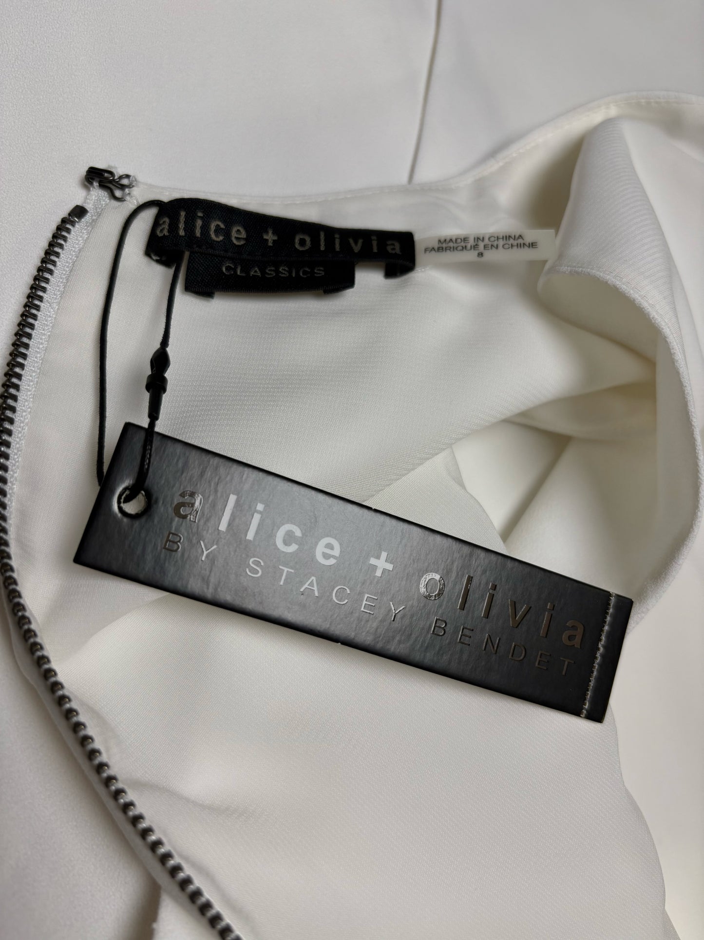 Women Size 8 Alice + Olivia White Pre-Owned NWT Sheath Dress