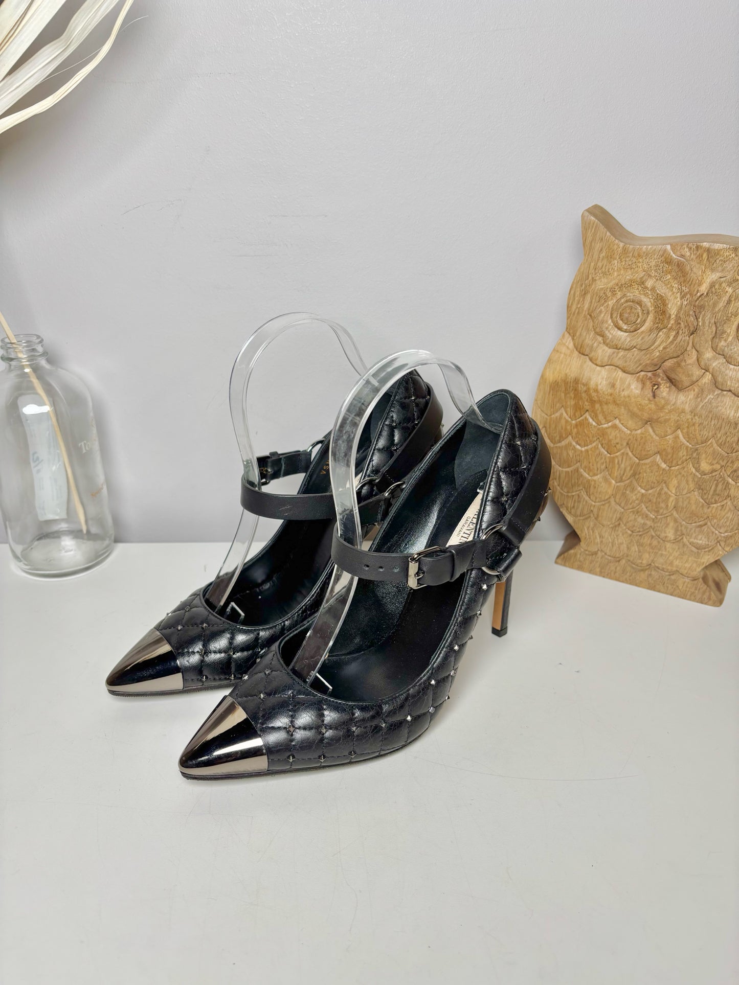 W Shoe Size 38.5 (8 US) Valentino Garavani Black Leather Heels
