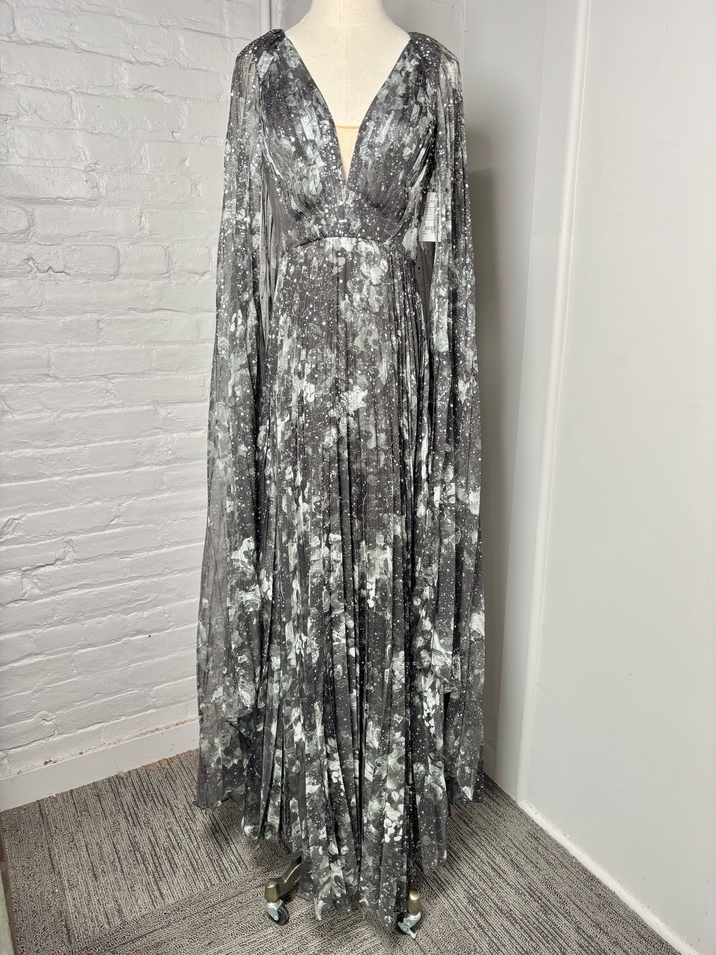 Women Size 6 Marchesa Notte Black, gray, cream Abstract Print Gown