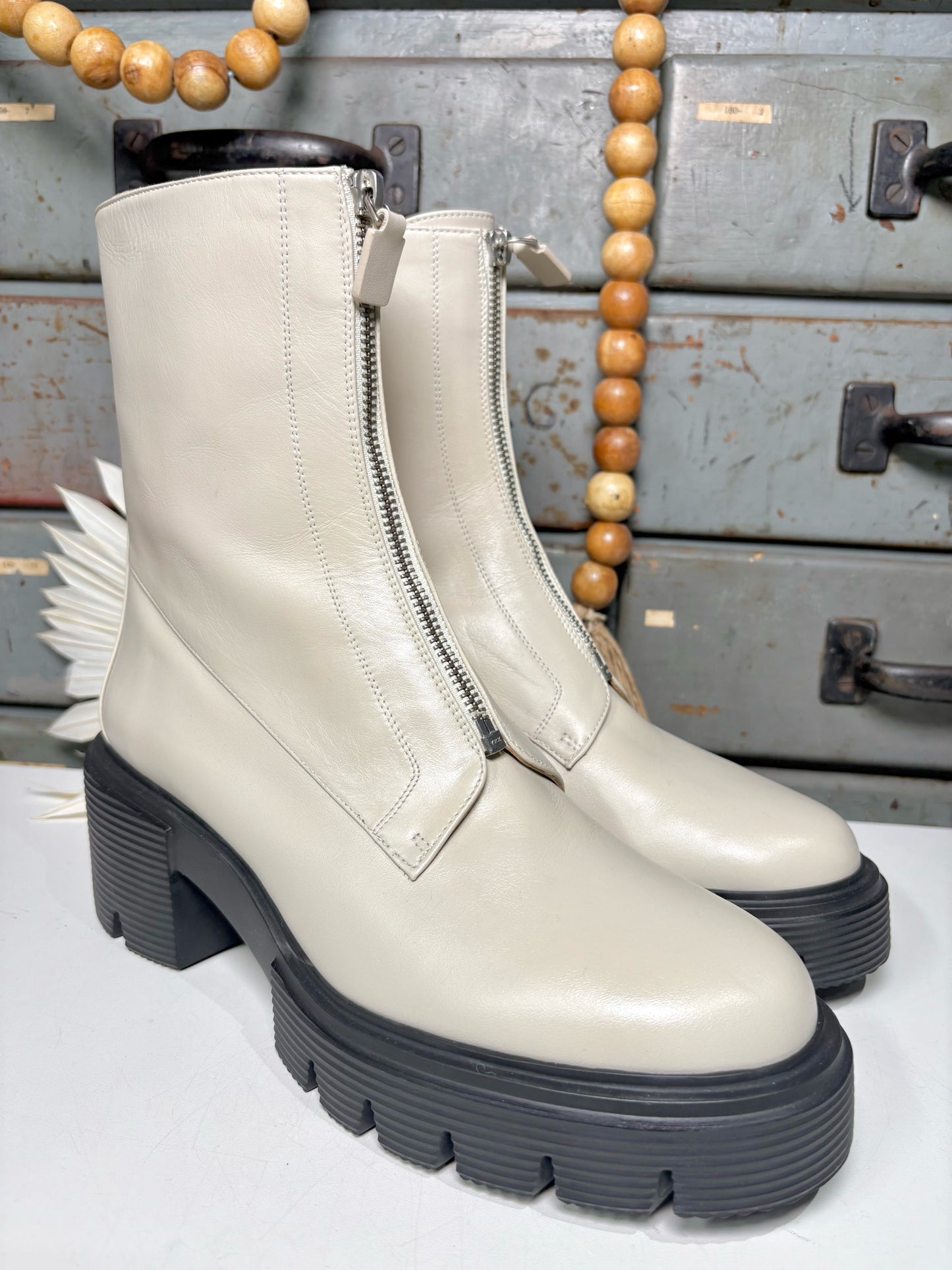 W Shoe Size 9.5 Stuart Weitzman Bone Soho Lug Bootie