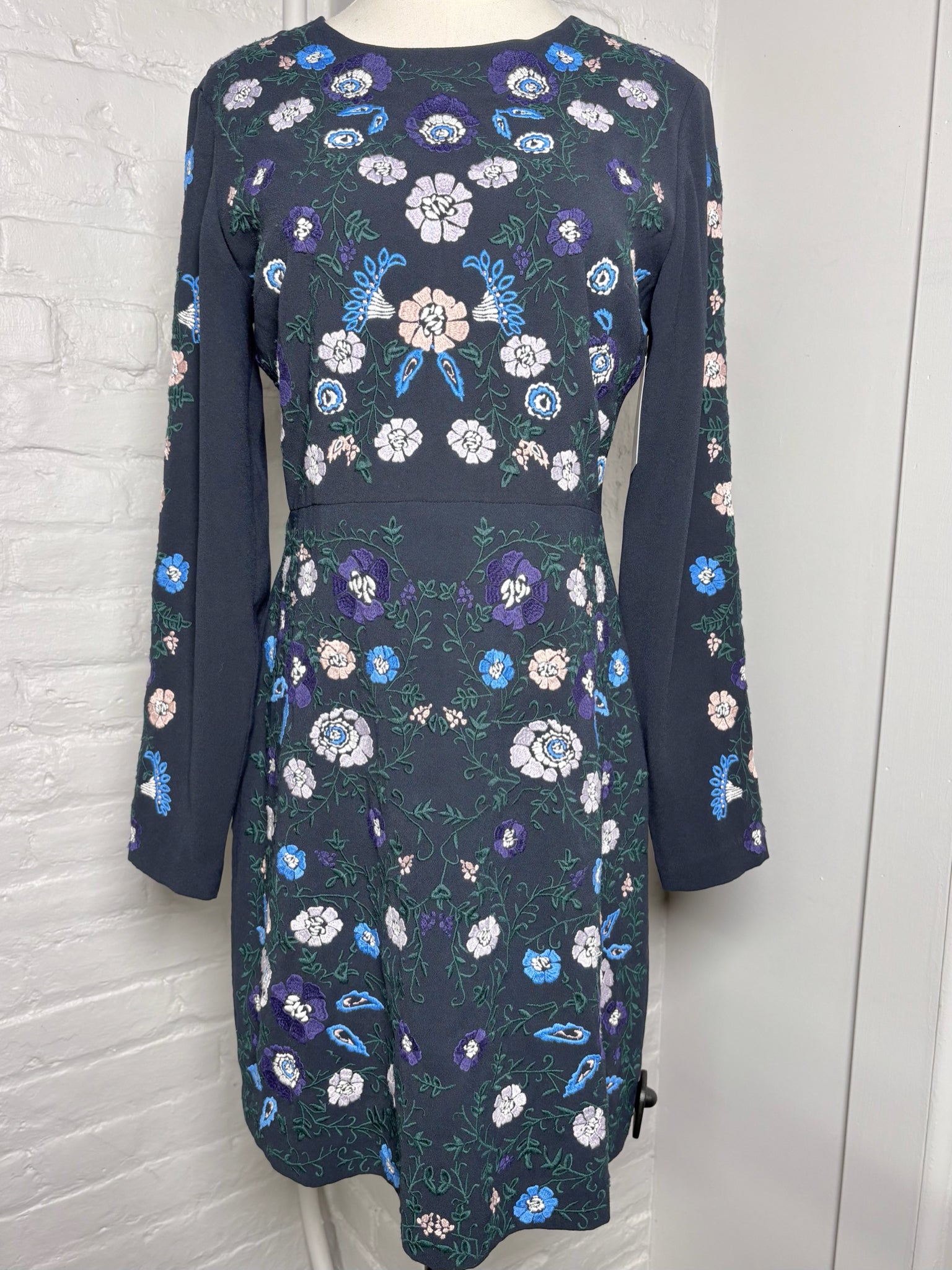 Women Size 6 Club Monaco Navy Embroidered Dress Women Size 6 Club Monaco Navy Embroidered Dress