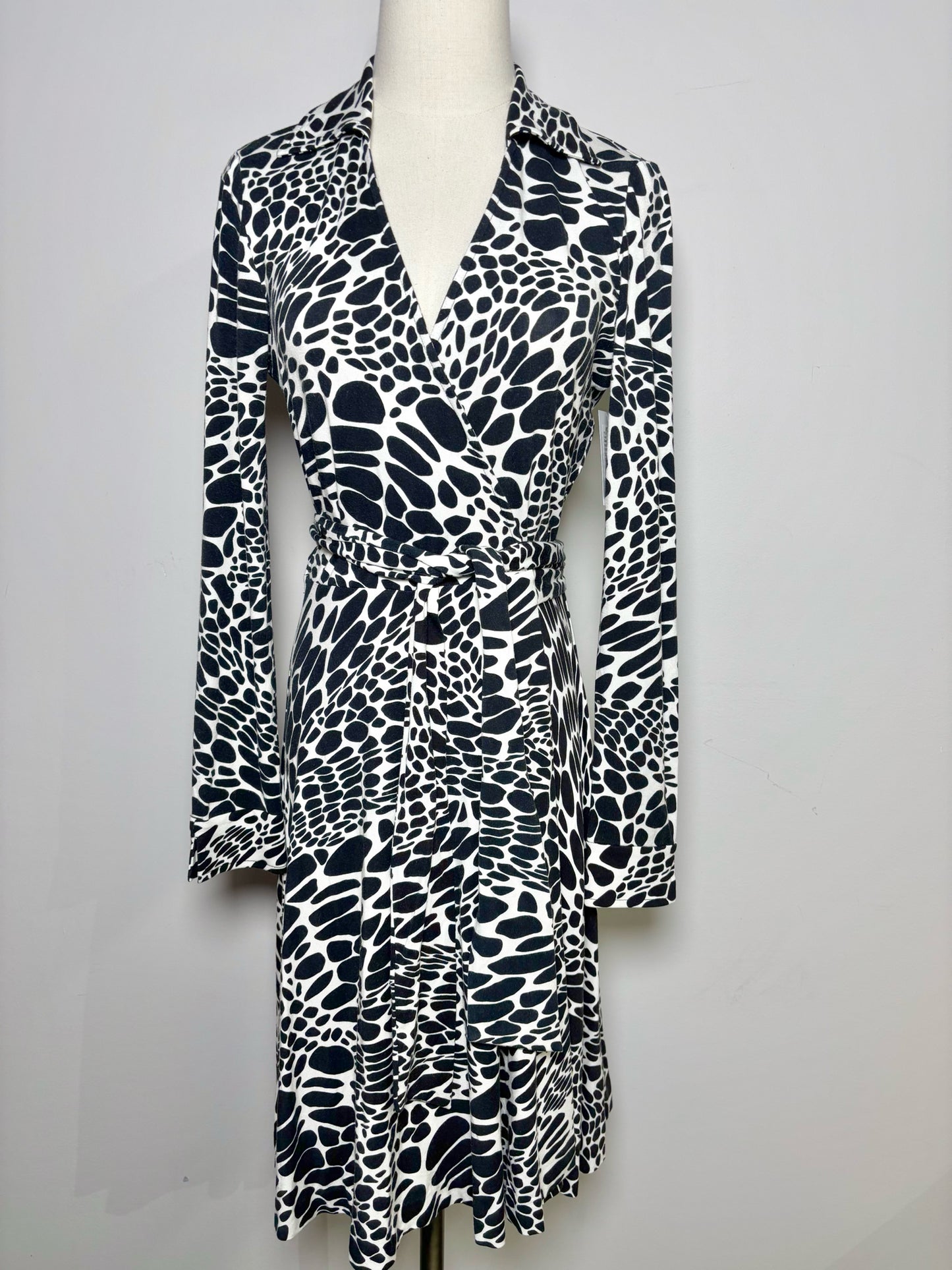Women Size 4 Diane Von Furstenberg Black & White Spots Viscose Dress