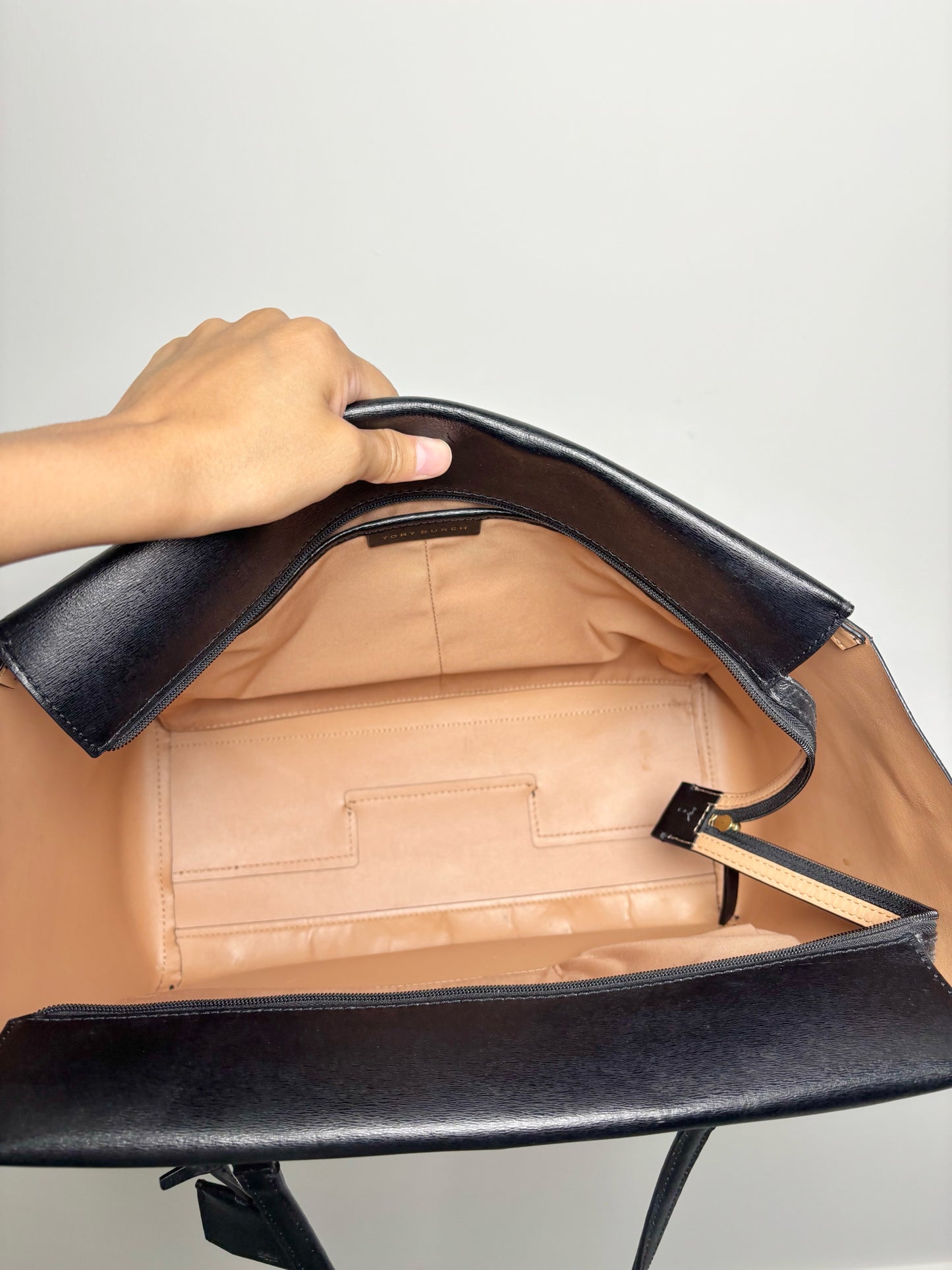 Tory Burch Cowhide Solid Leather Black Tote Bag