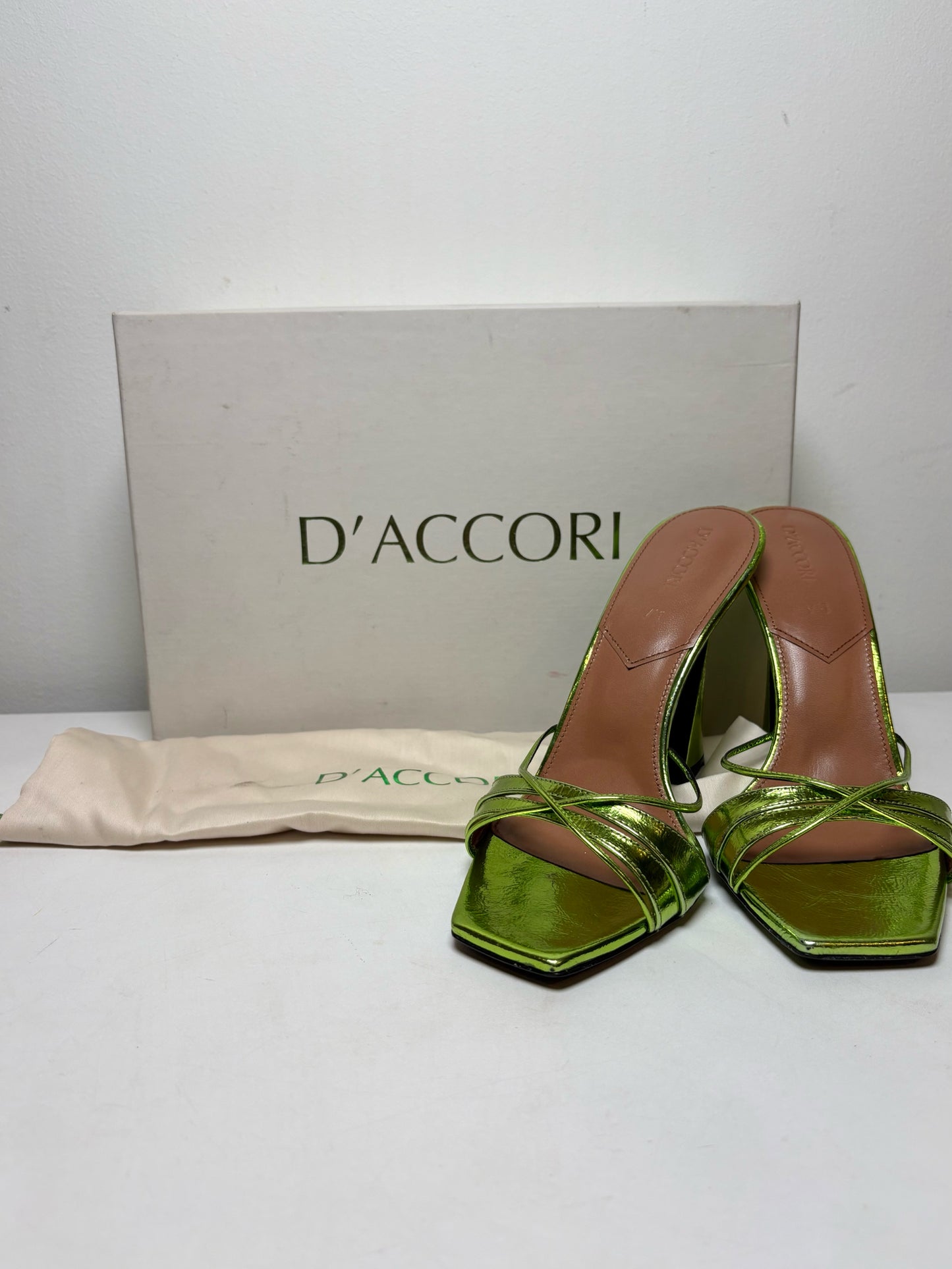 W Shoe Size 38 (7.5 - 8) D'Accori Bright Green "Lust Mules" Leather Calf Heels