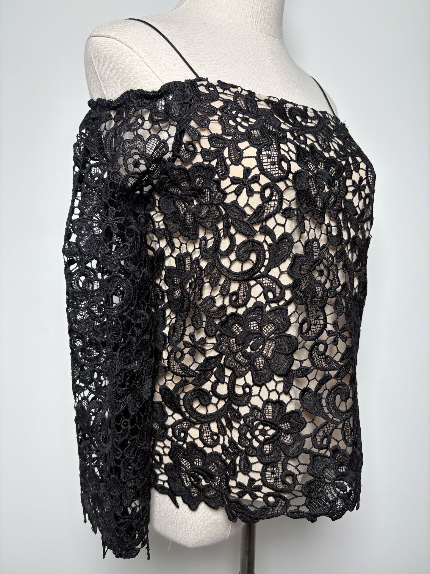 Women Size XS Alice + Olivia Black Eyelet Polyester Blouse