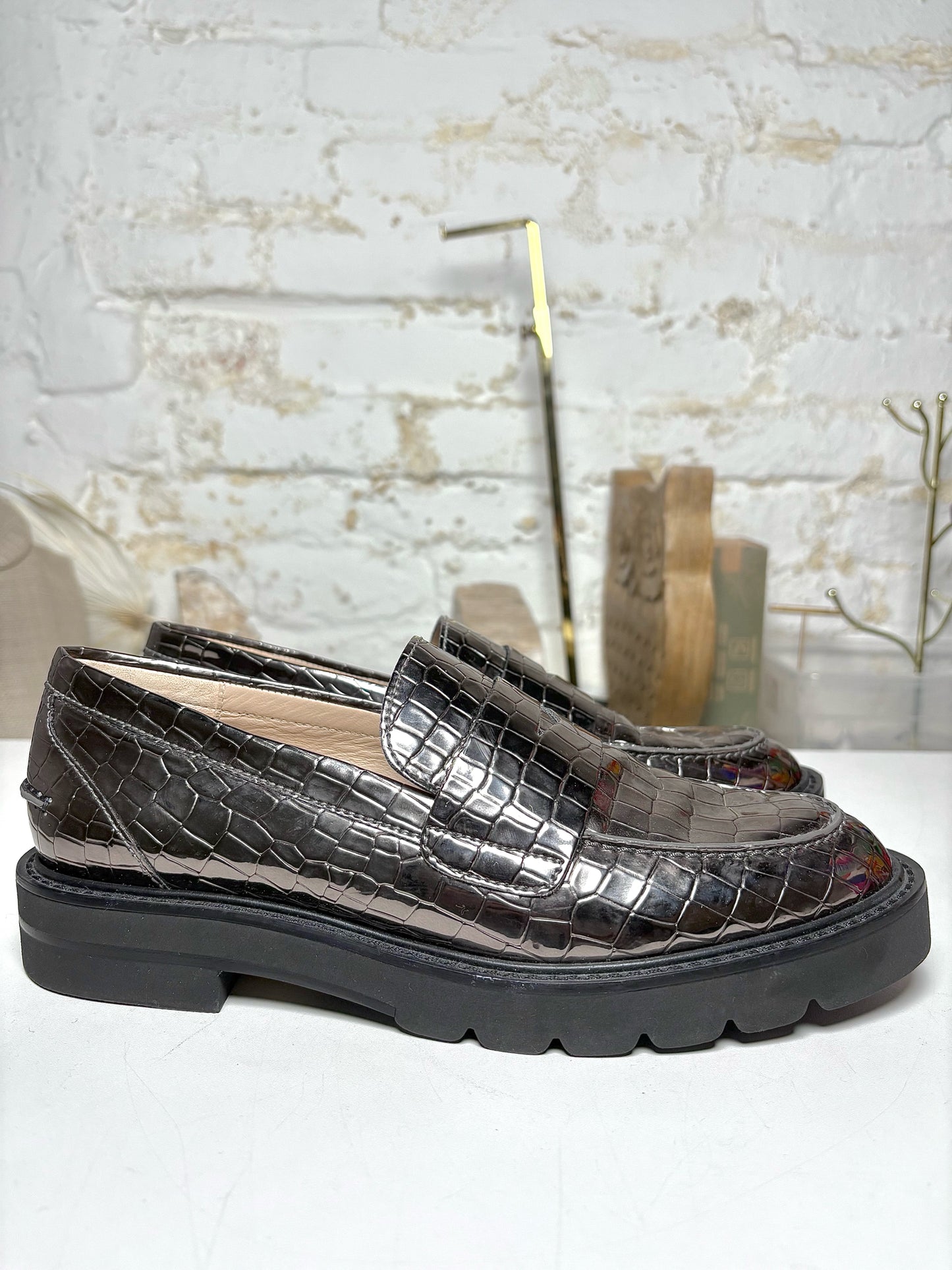 W Shoe Size 8 Stuart Weitzman Silver Croc Embossed NWOT Loafers