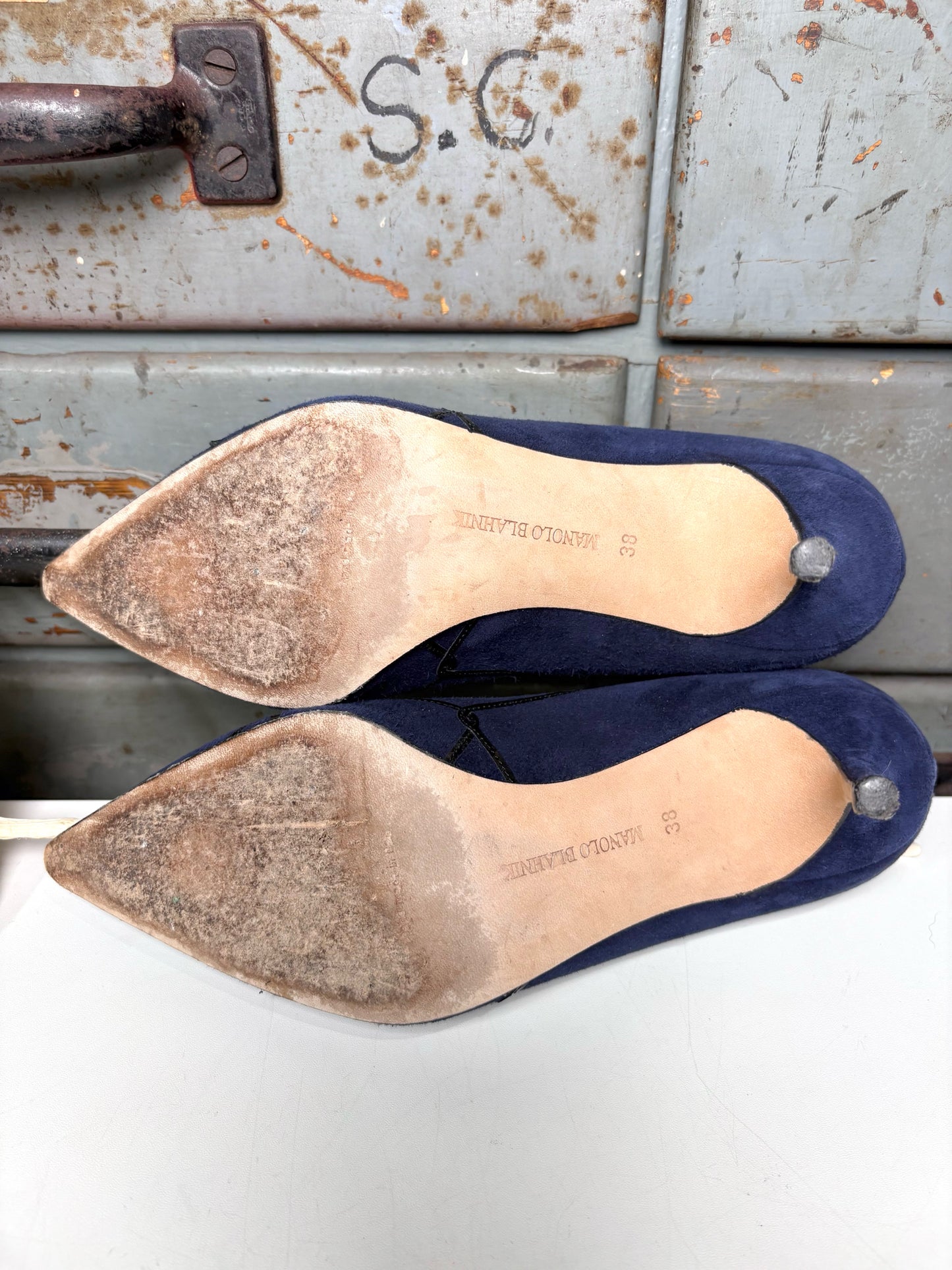 W Shoe Size 38 (7.5 - 8) Manolo Blahnik Navy Blue Suede Heels
