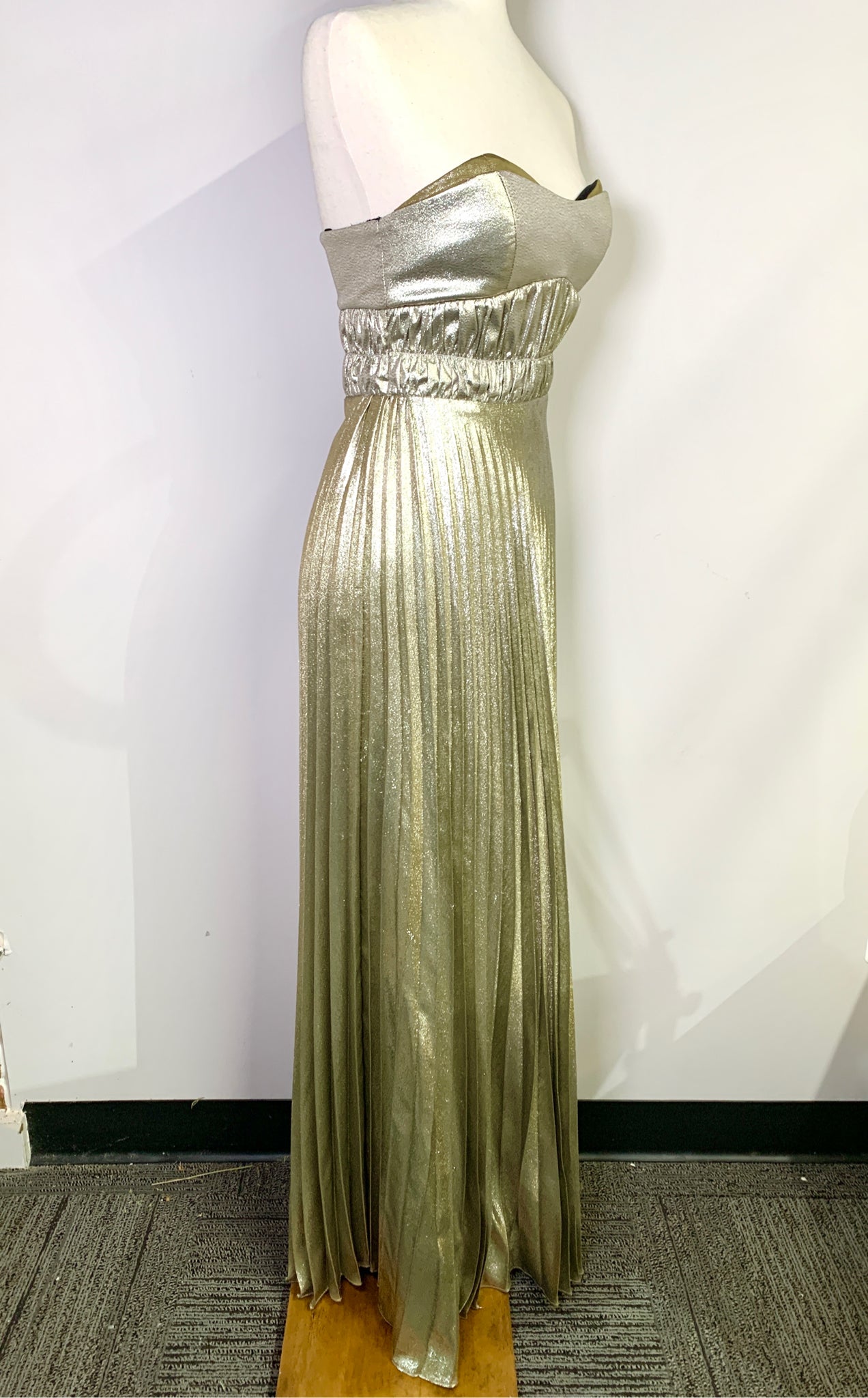Women Size 4 Nicole Miller Collection Gold Pleats Dress