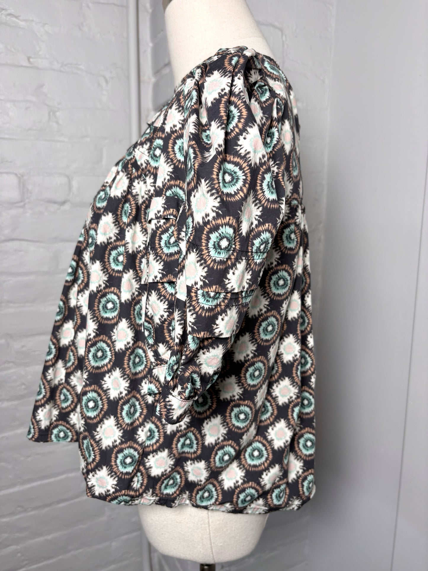 Women Size XS Hunter Bell Black, Mint Green, Peach Abstract Print Cotton Blouse
