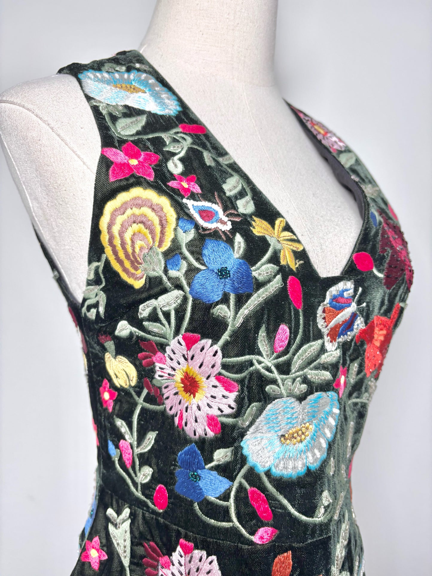 Women Size 4 Alice + Olivia Black Embroidered Flowers + Beads Peplum Dress
