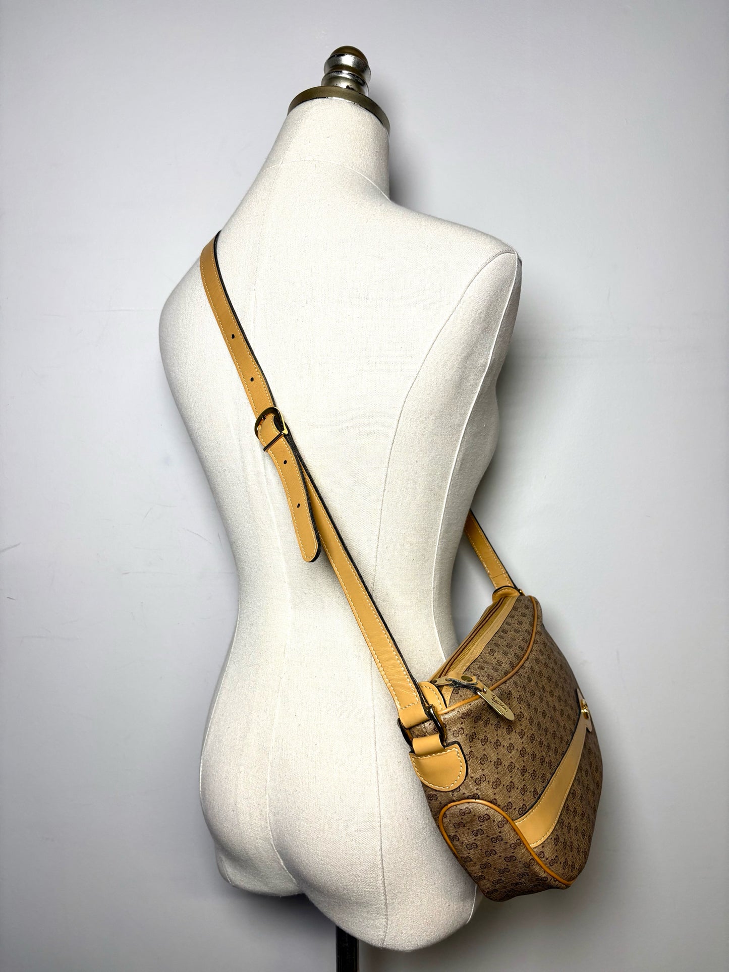 Gucci Monogram Vintage Coated Canvas Pre-owned Beige, Tan Small Purse