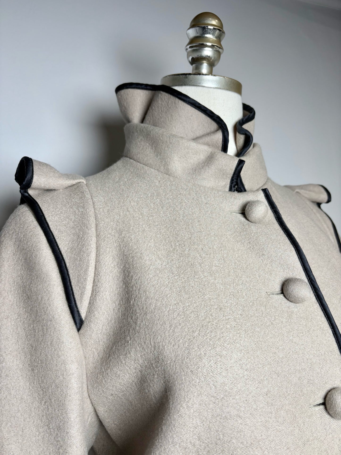 Women Size 46 (10, US) Valentino Taupe Solid 65% Wool 35% Mohair Coat