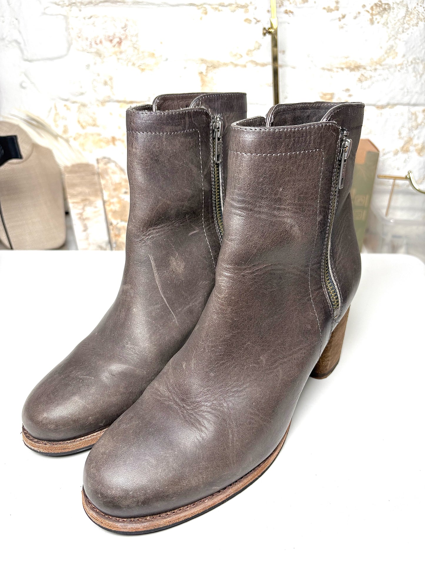 W Shoe Size 10 Frye Gray Leather Pre-owned Boots