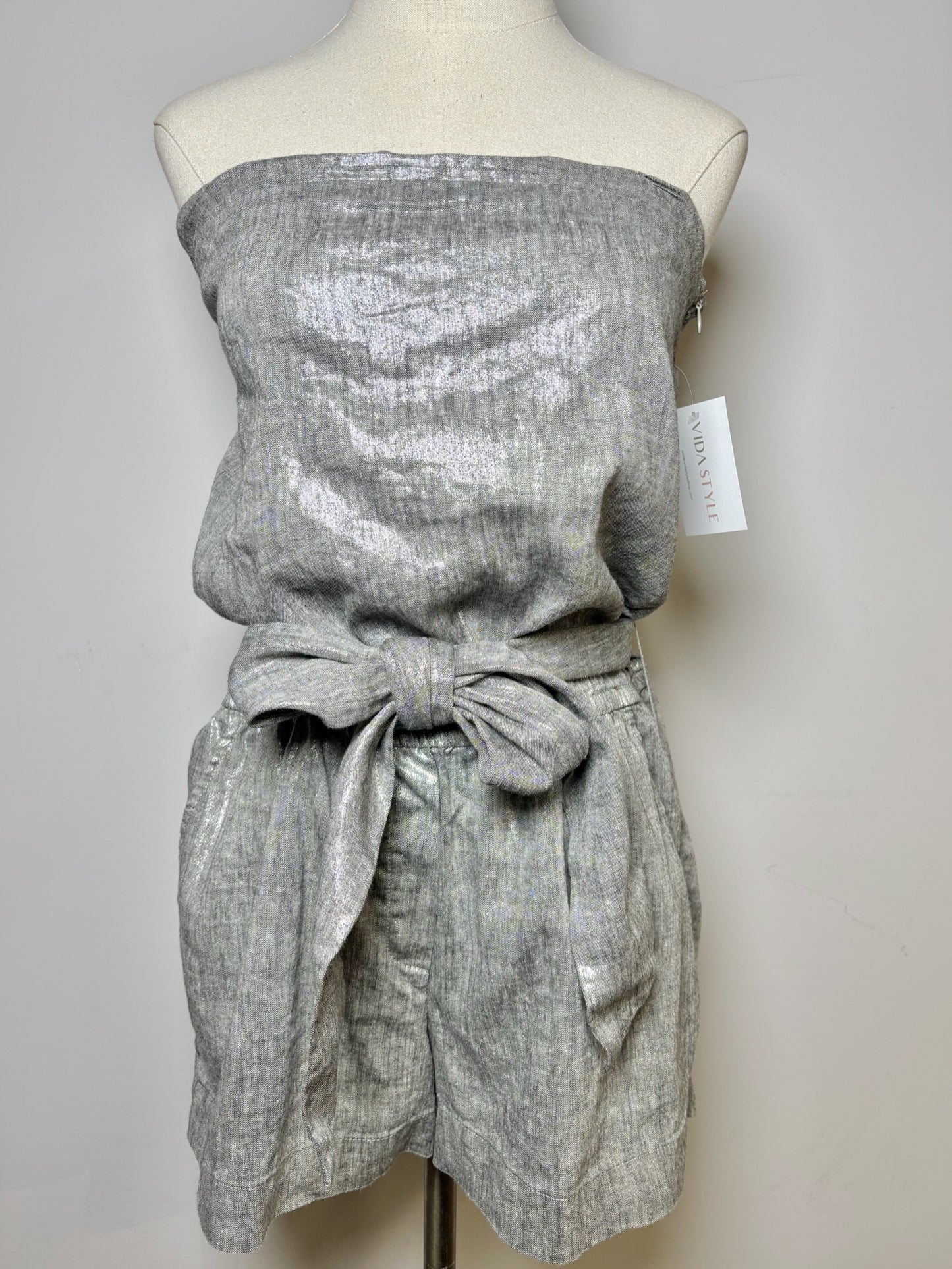 Women Size M Alice + Olivia Silver Solid Cotton Romper w/Belt