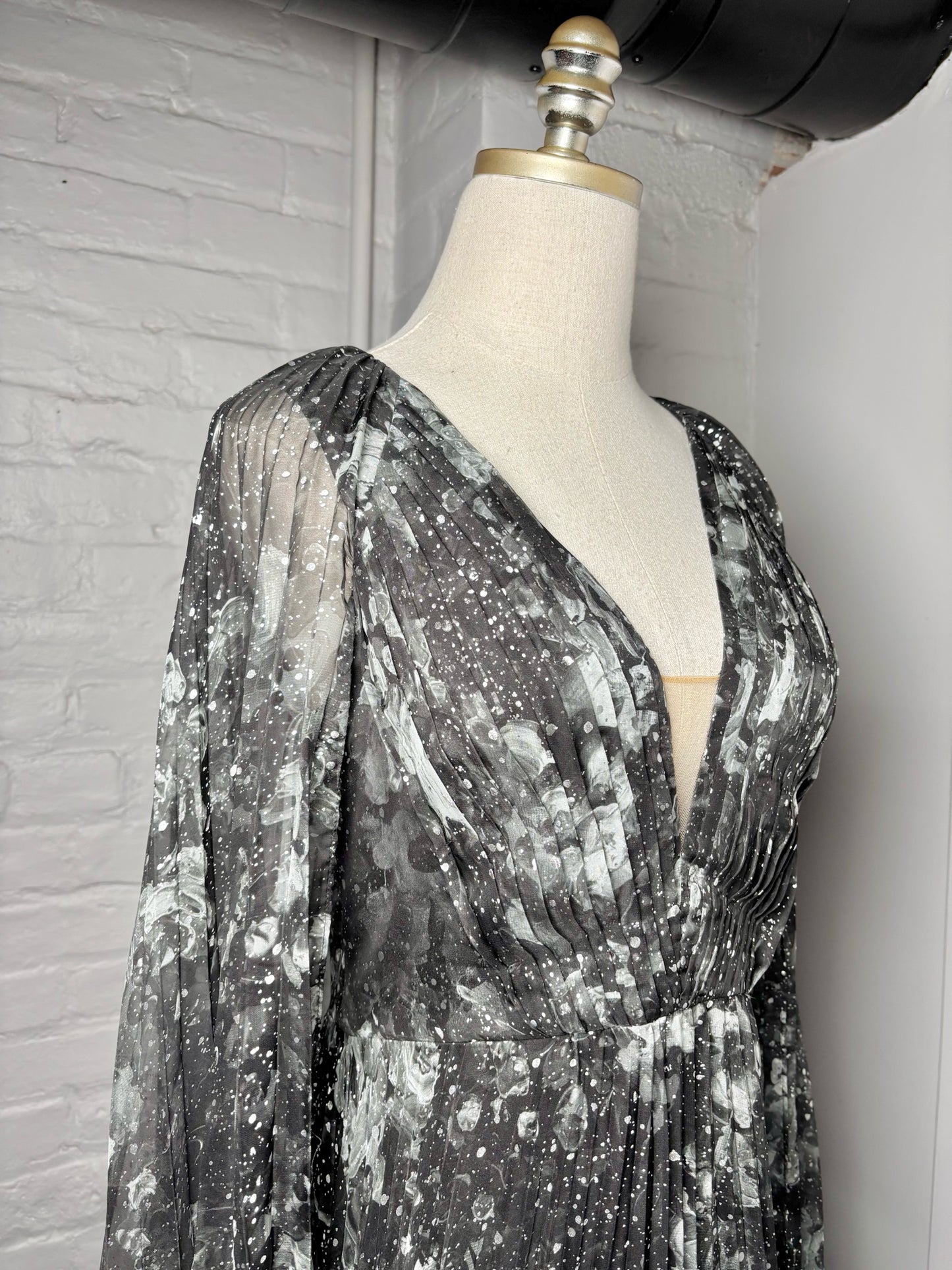 Women Size 6 Marchesa Notte Black, gray, cream Abstract Print Gown