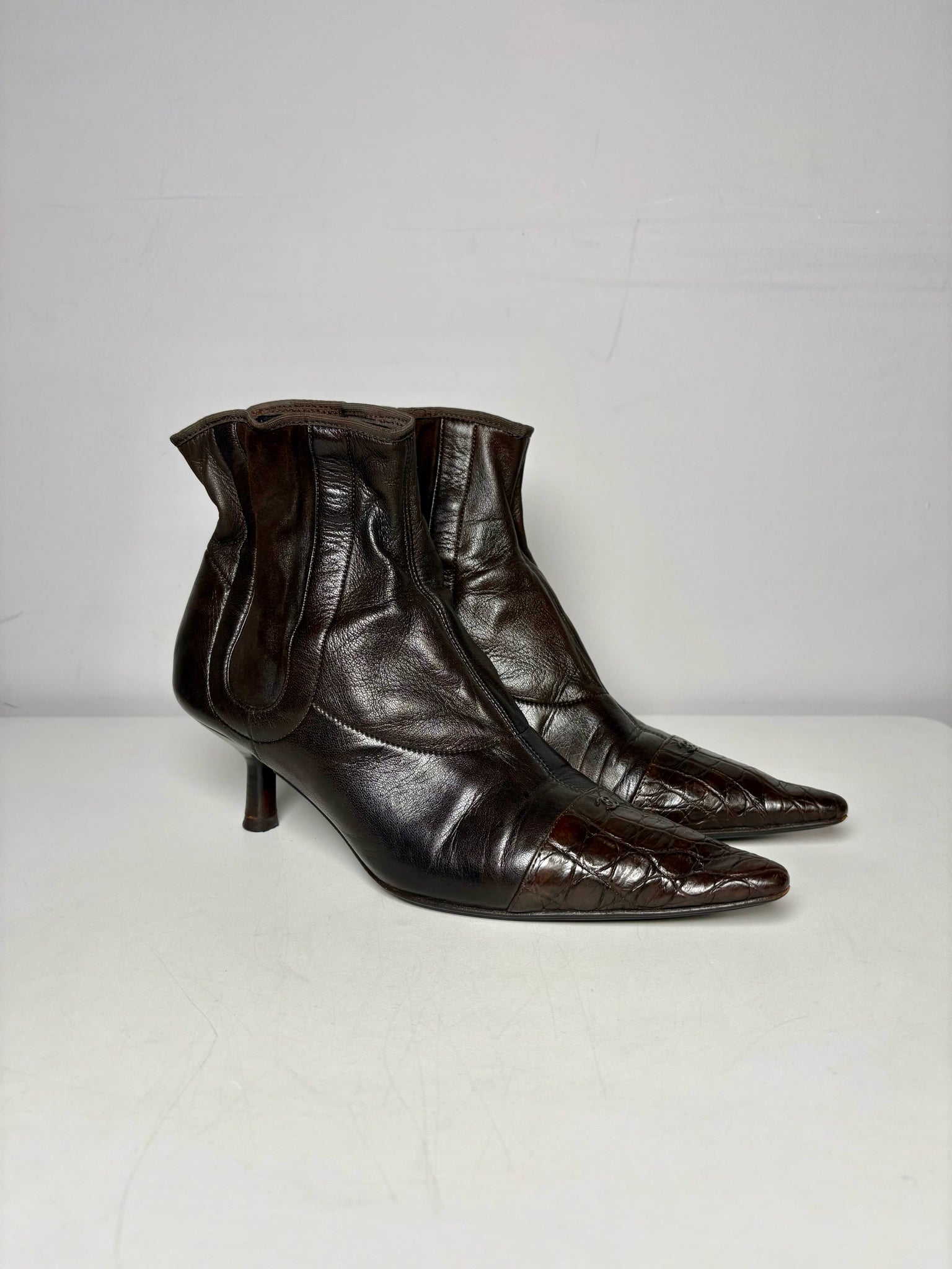 W Shoe Size 38.5 Chanel Interlocking Brown Leather Ankle Boots