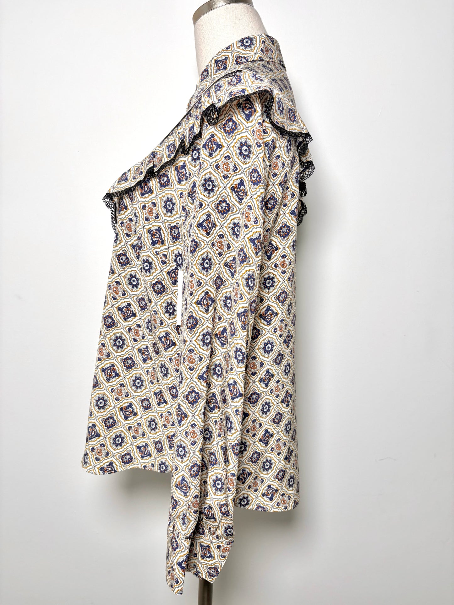 Women Size 10 Veronica Beard White, navy, brown Print Silk Blouse