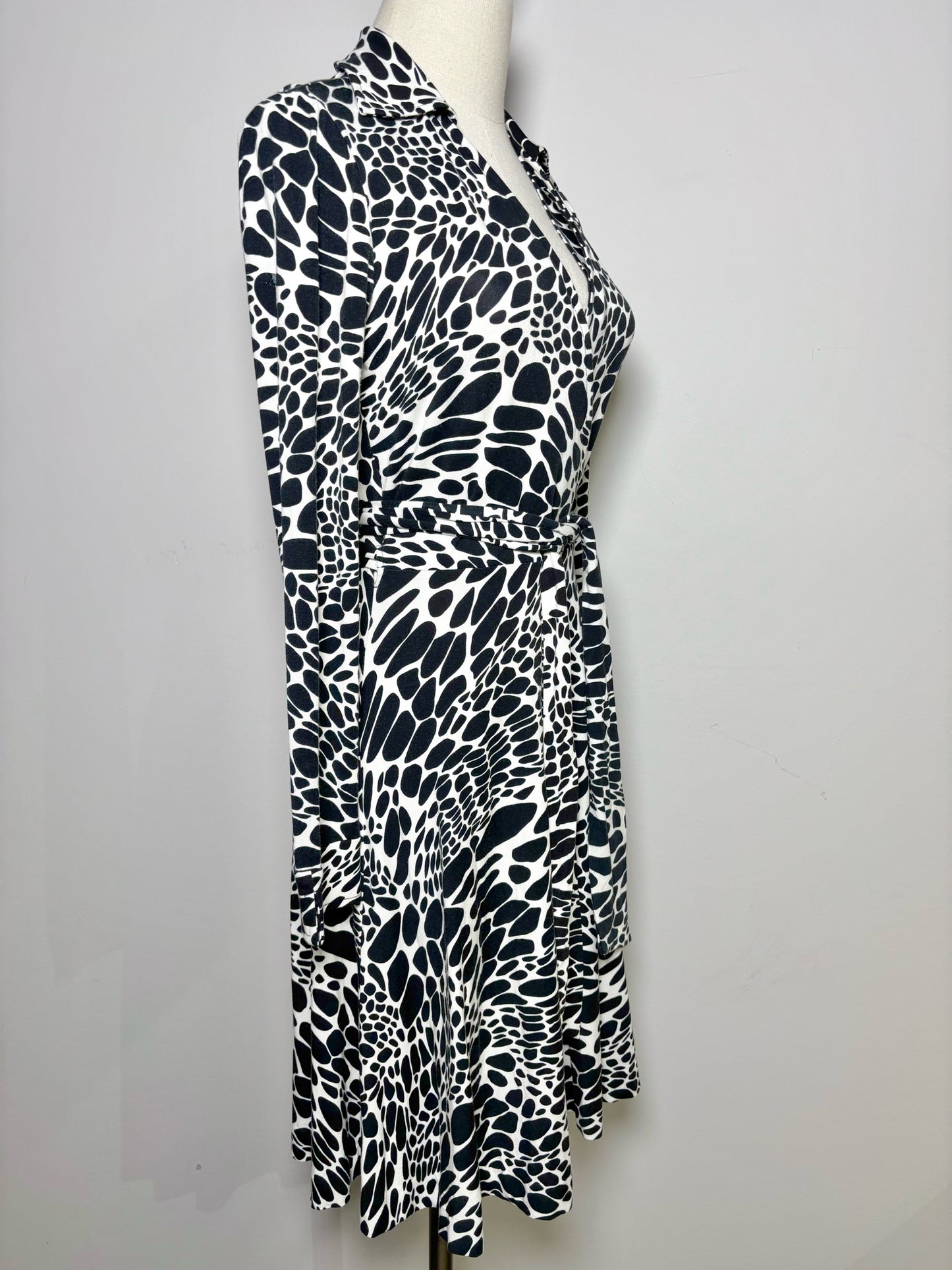 Women Size 4 Diane Von Furstenberg Black & White Spots Viscose Dress
