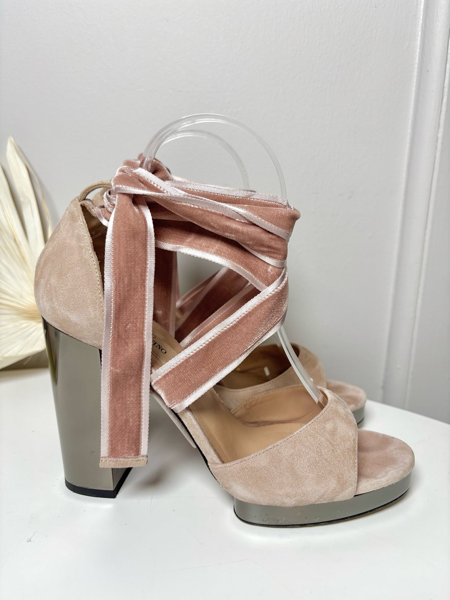 W Shoe Size 39 (8.5 US) Valentino Garavani Pink Suede Pre-owned Heels