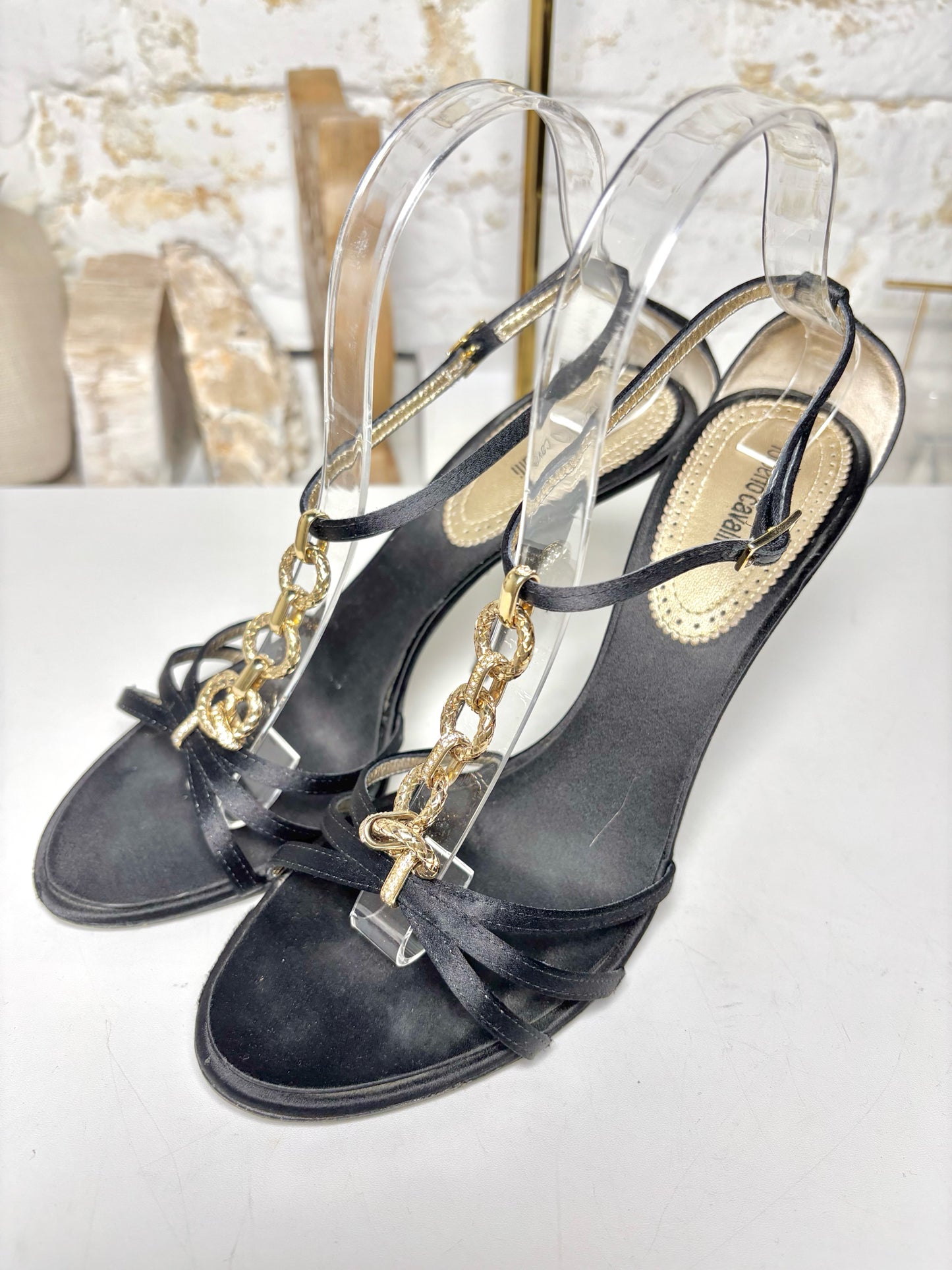 W Shoe Size 39 (9, US) Roberto Cavalli Black Chain T-Strap CZ Stones Sandals