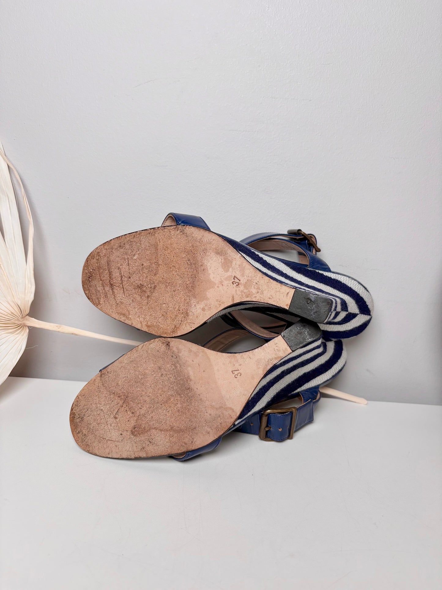 W Shoe Size 37 (7) Manolo Blahnik Blue, White Zebra Print Canvas Wedge