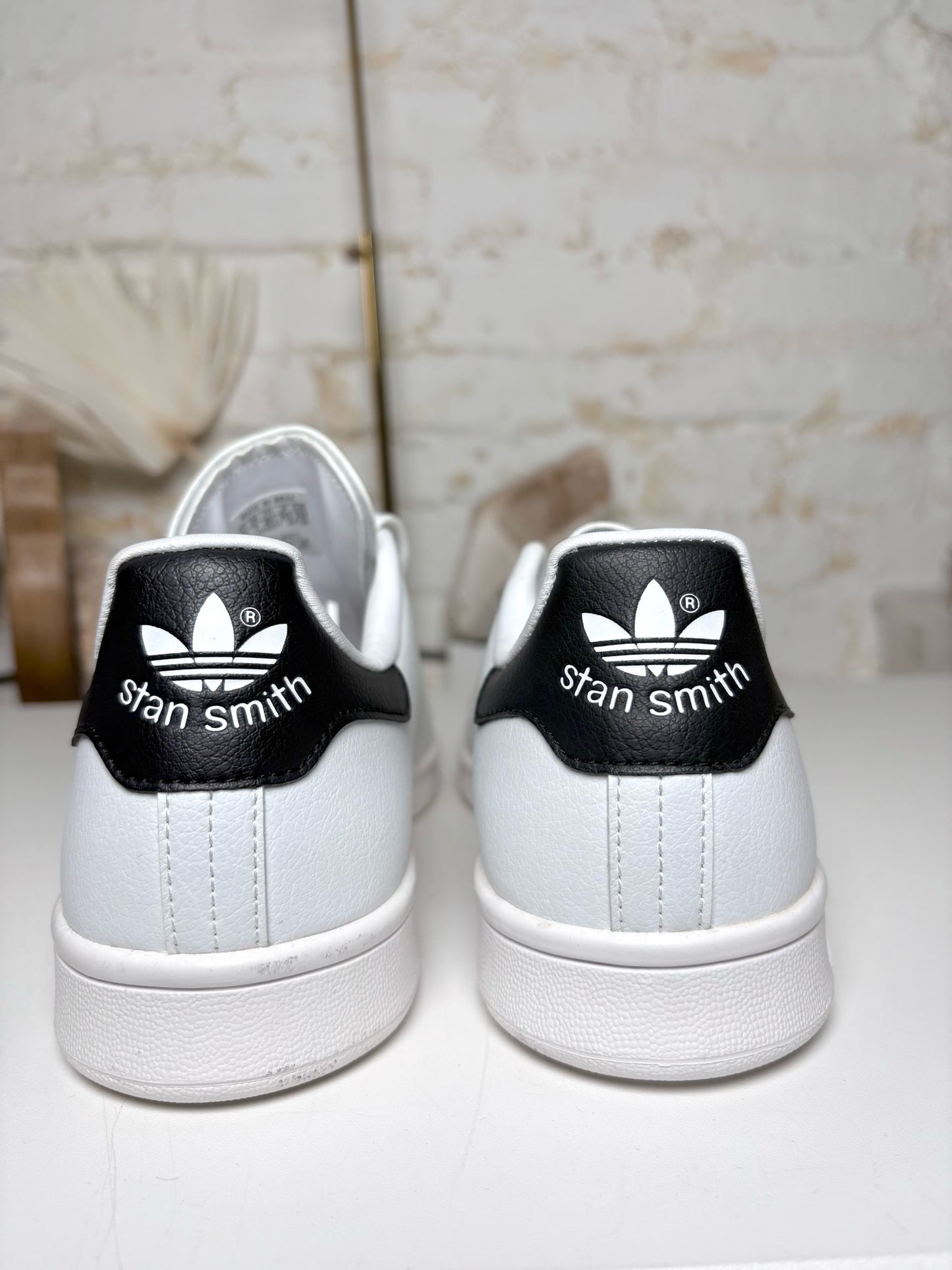 W Shoe Size 8.5 adidas x marimekko Black & White Leather NWT Sneakers
