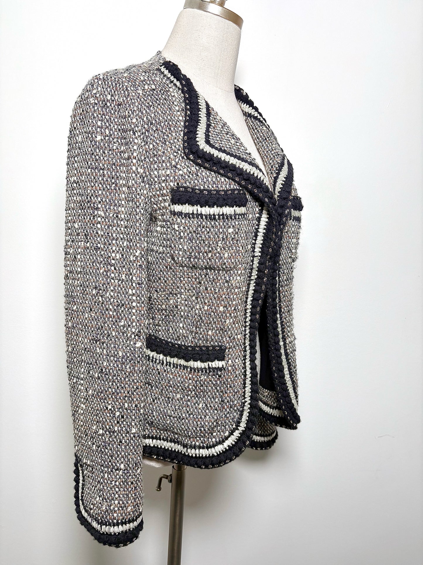 Women Size 8 St. John Couture Black, White Boucle Virgin Wool Blend Jacket