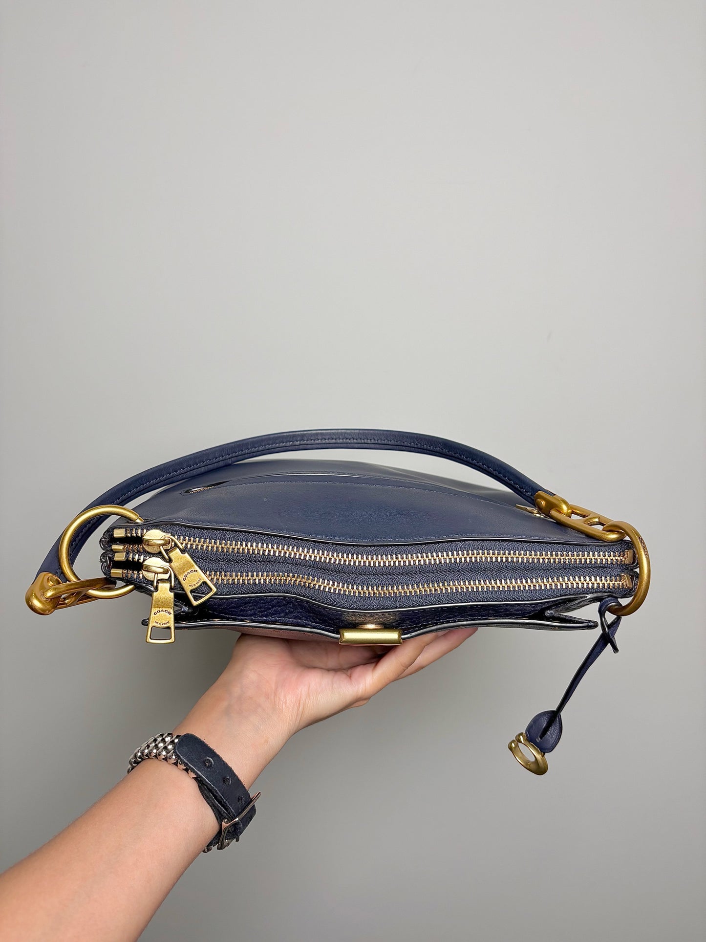 Coach Solid Leather Pre-owned Navy Cowhide Crossbody Purse