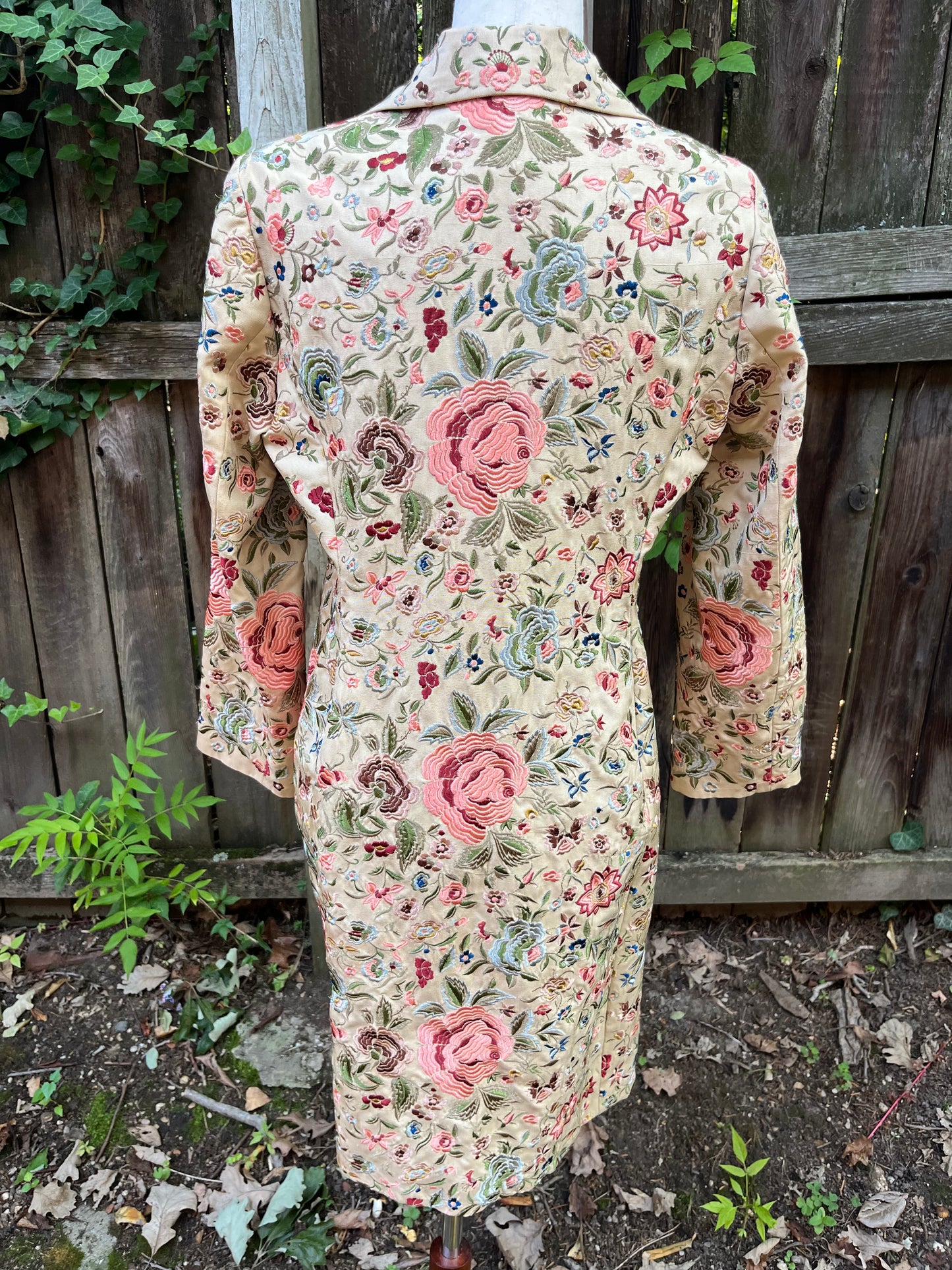 Johnny Was BIYA Beige Embroidered Silk Jacket/Coat