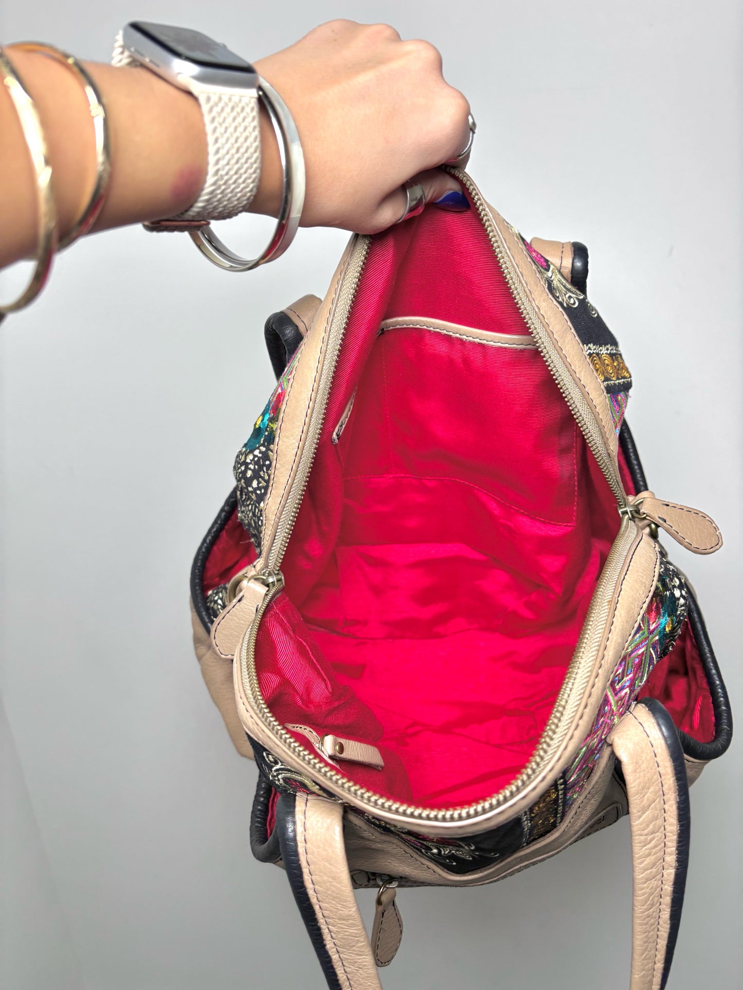 Leather Isabella Fiore Embroidered Pre-owned Multi-Color Medium Purse