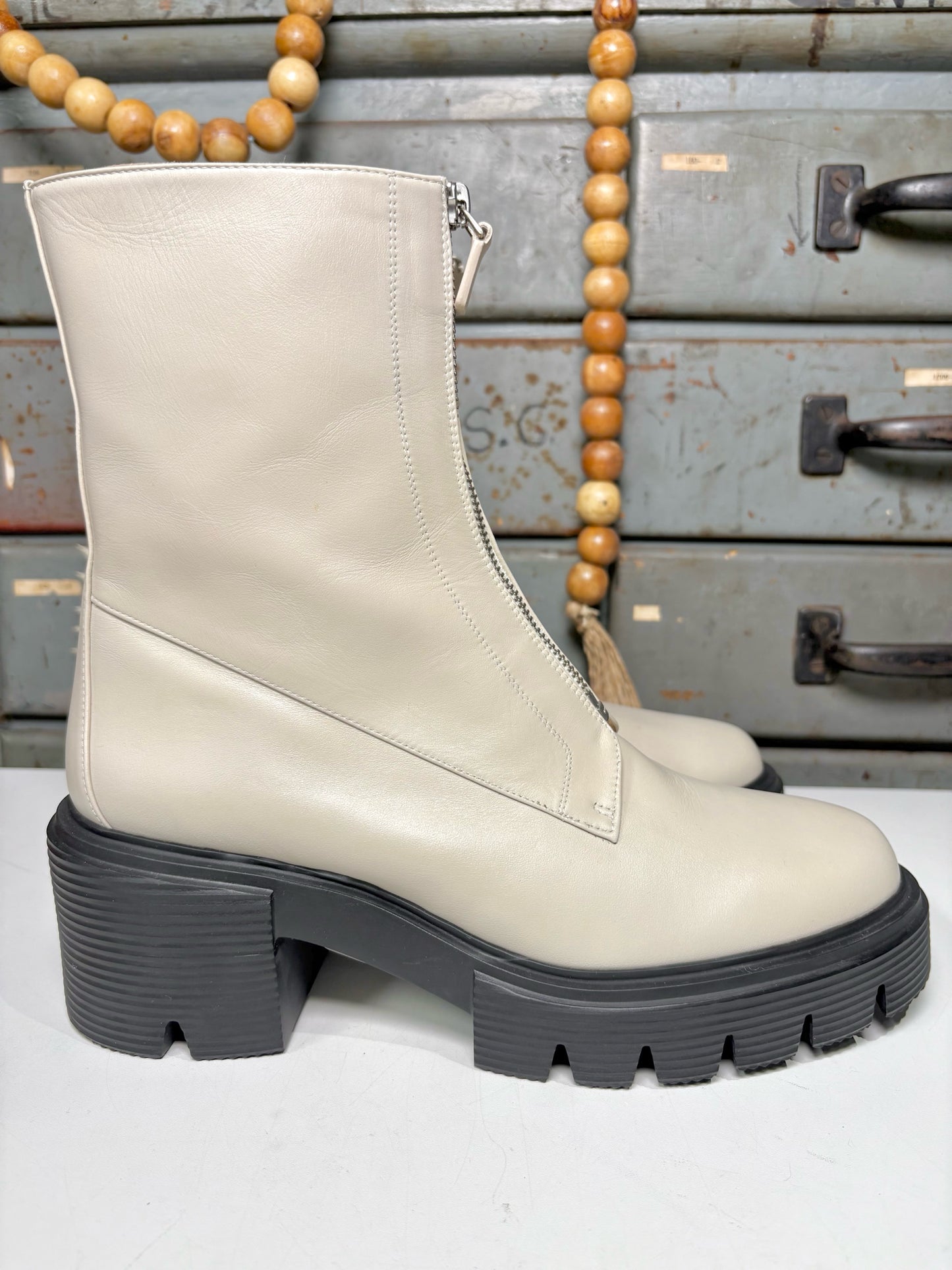 W Shoe Size 9.5 Stuart Weitzman Bone Soho Lug Bootie