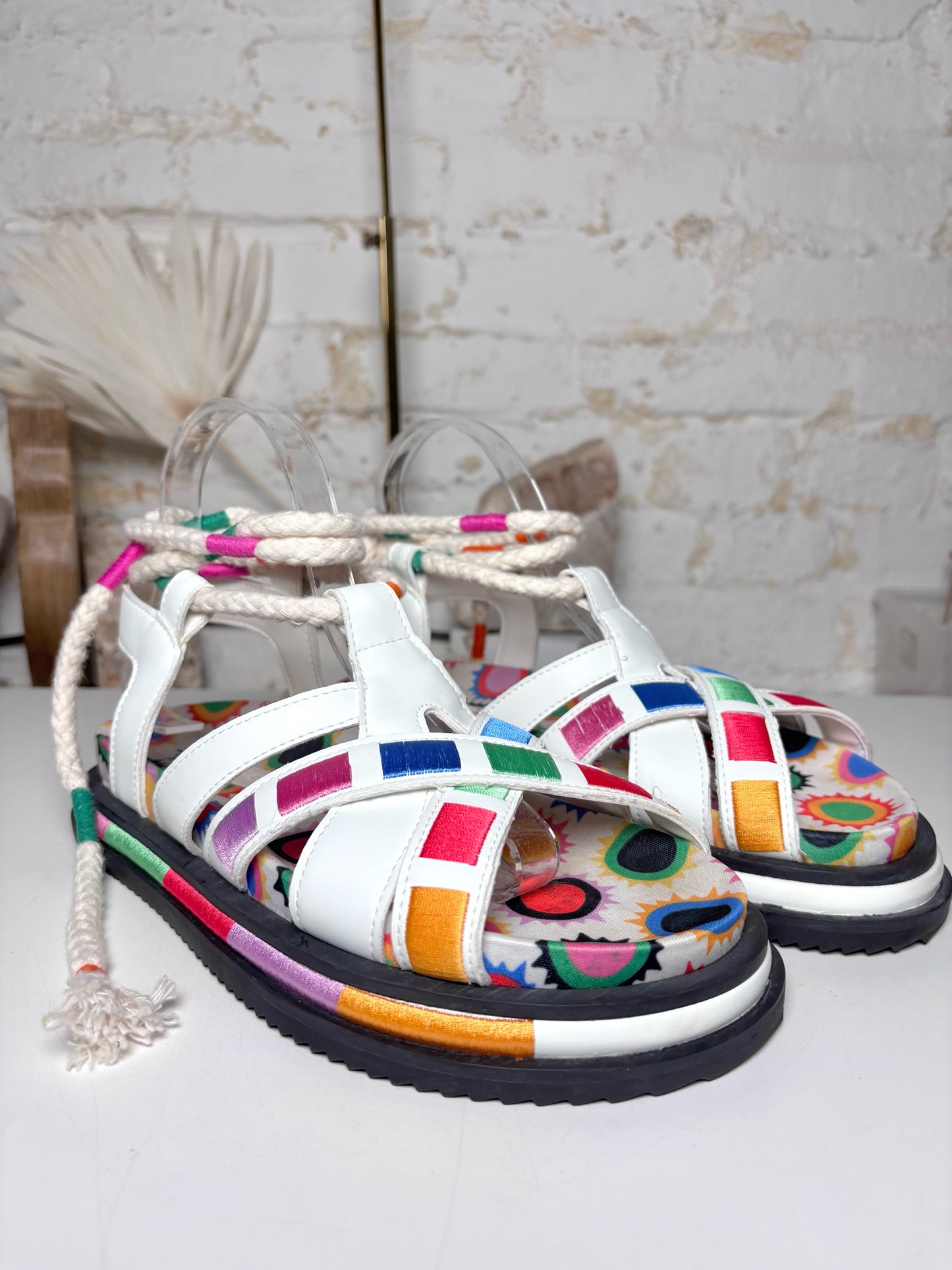 W Shoe Size 8 Farm Rio Multicolor Leather Vegan Pre-owned Sandals