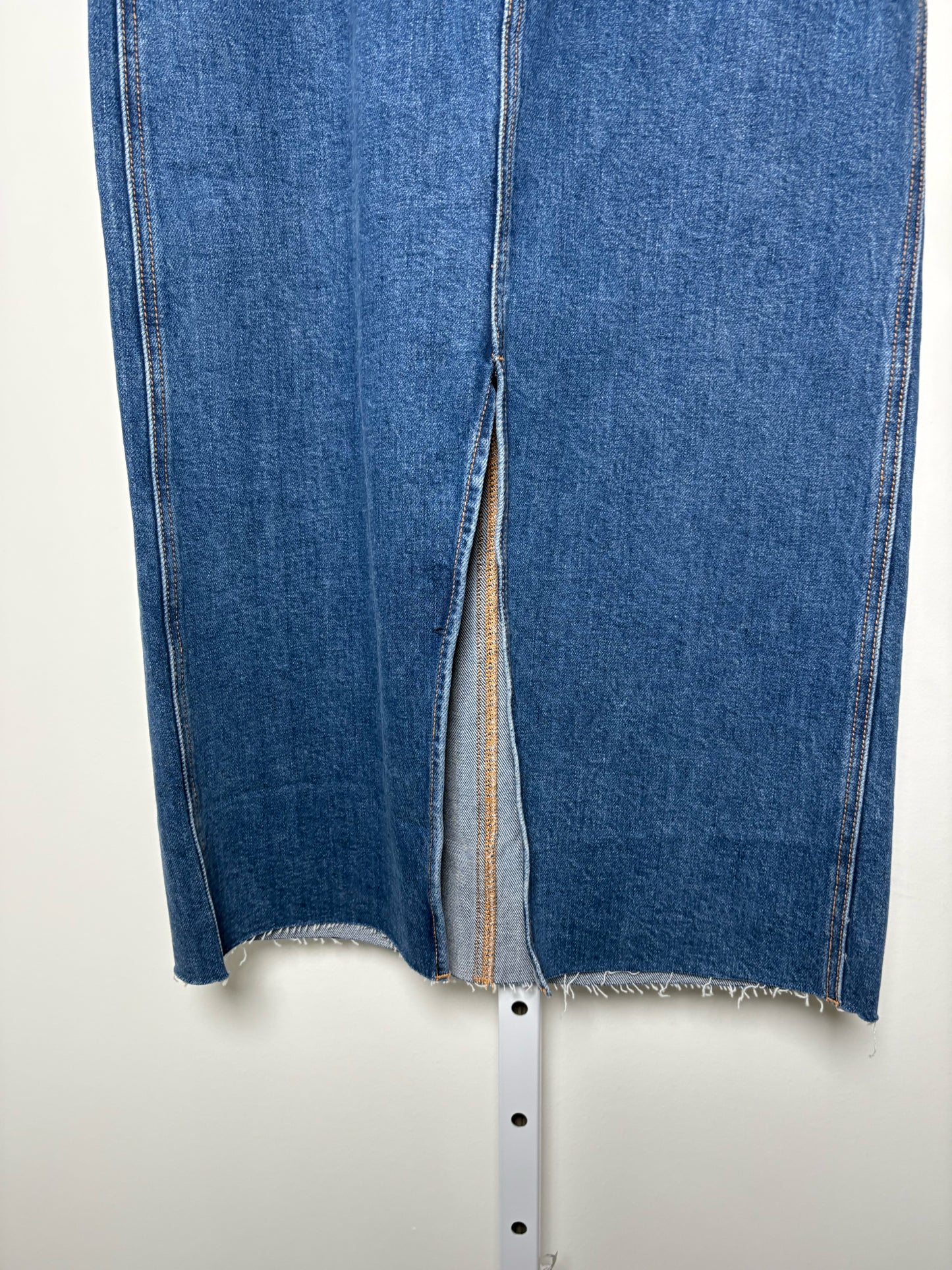 Women Size 6 Veronica Beard Blue Midi Denim Frayed Hem Skirt