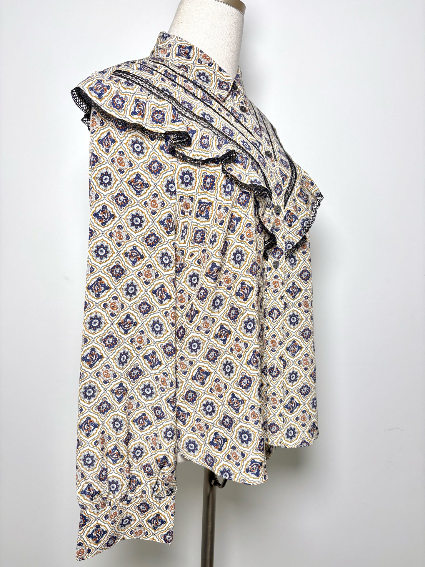 Women Size 10 Veronica Beard White, navy, brown Print Silk Blouse