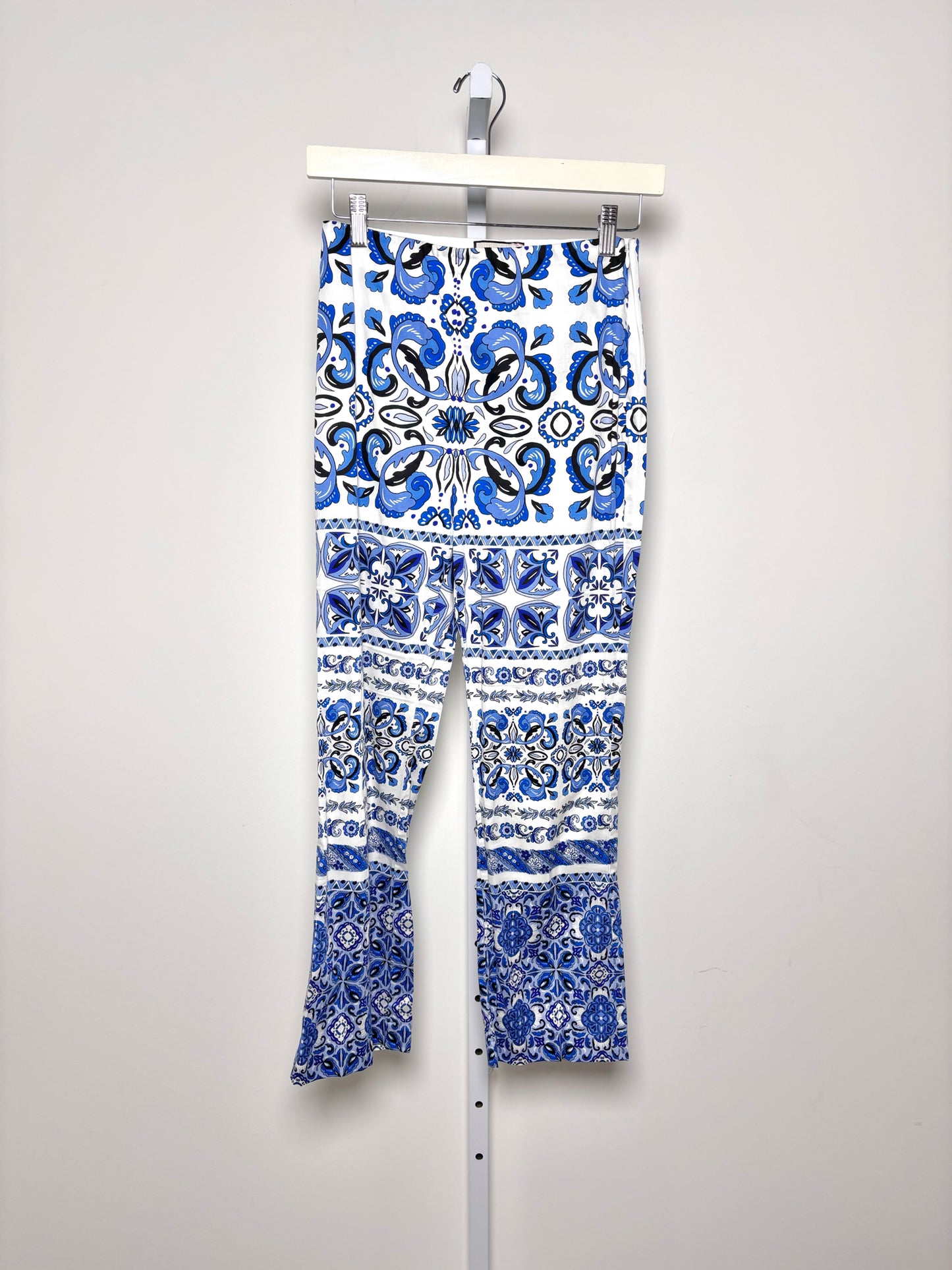 Women Size S Tuckernuck Blue, White Floral Cotton 2 Piece Set