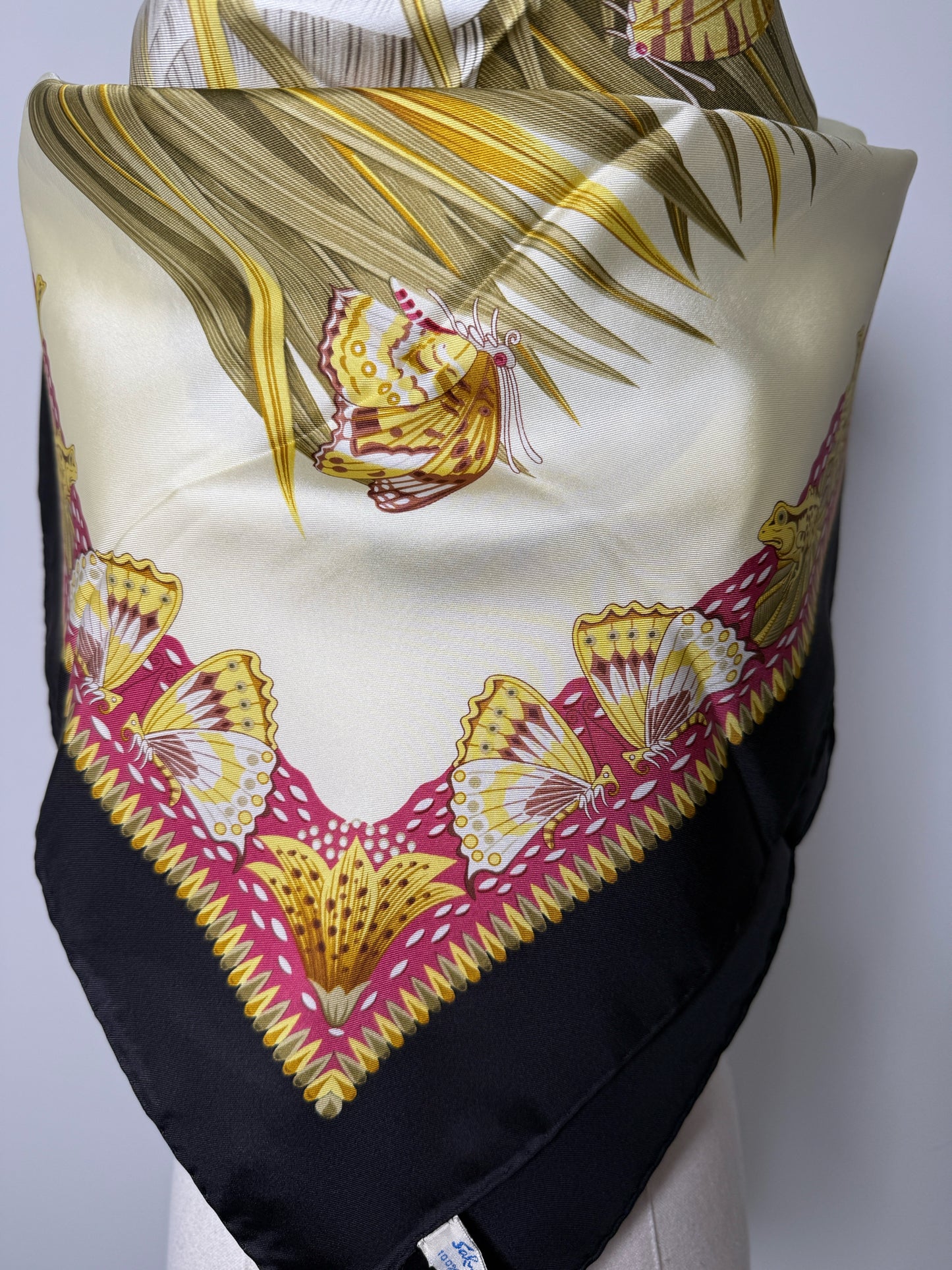 Salvatore Ferragamo Birds, Frogs, Stork, Silk Pre-owned Square Scarf