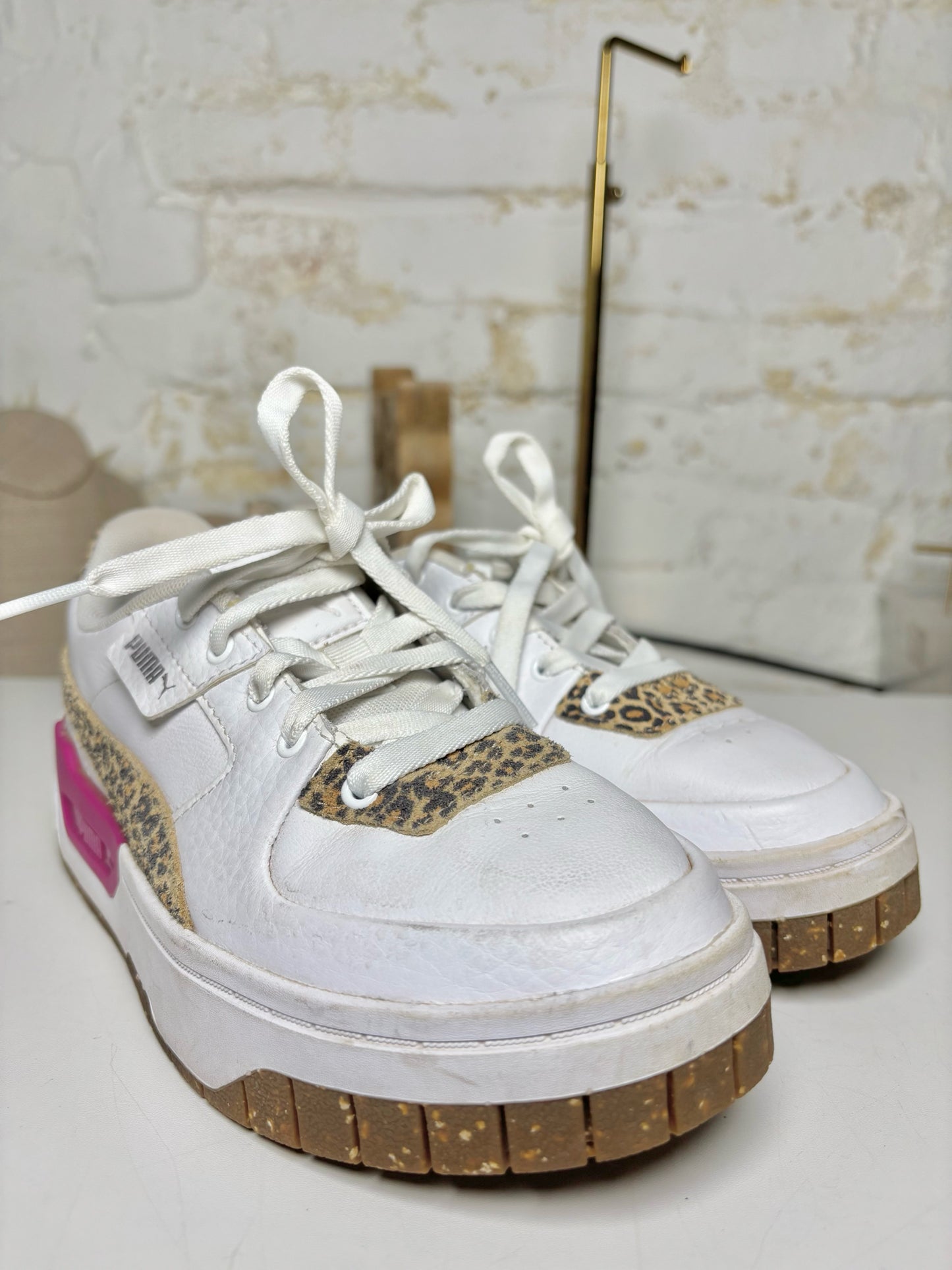 W Shoe Size 7 Puma White Leather Cowhide Sneakers