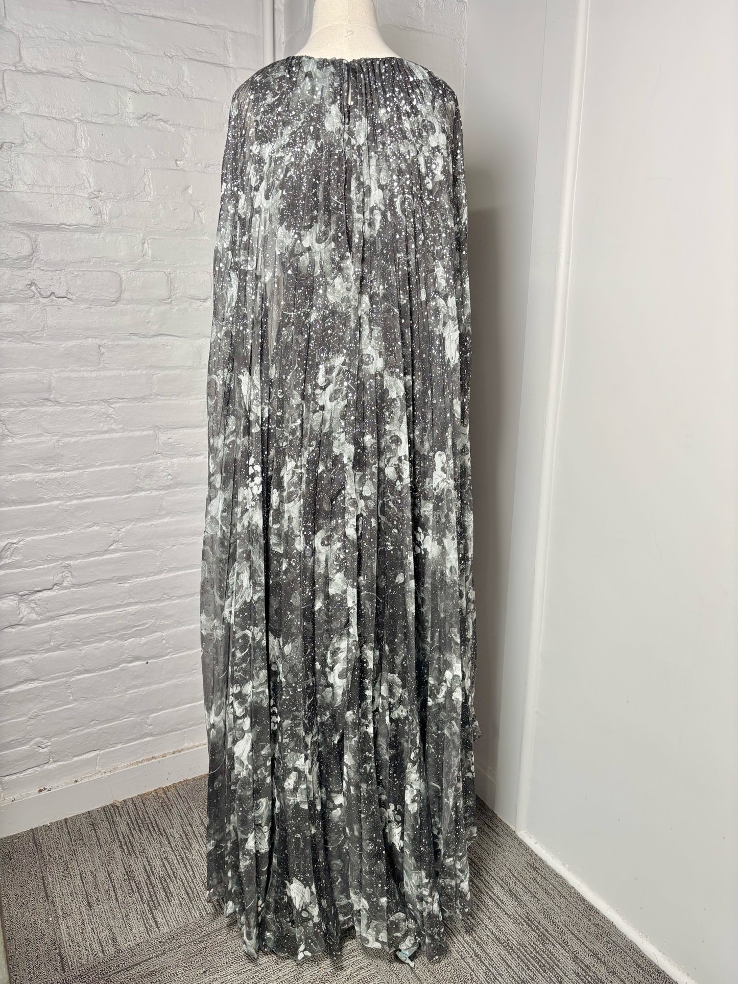 Women Size 6 Marchesa Notte Black, gray, cream Abstract Print Gown