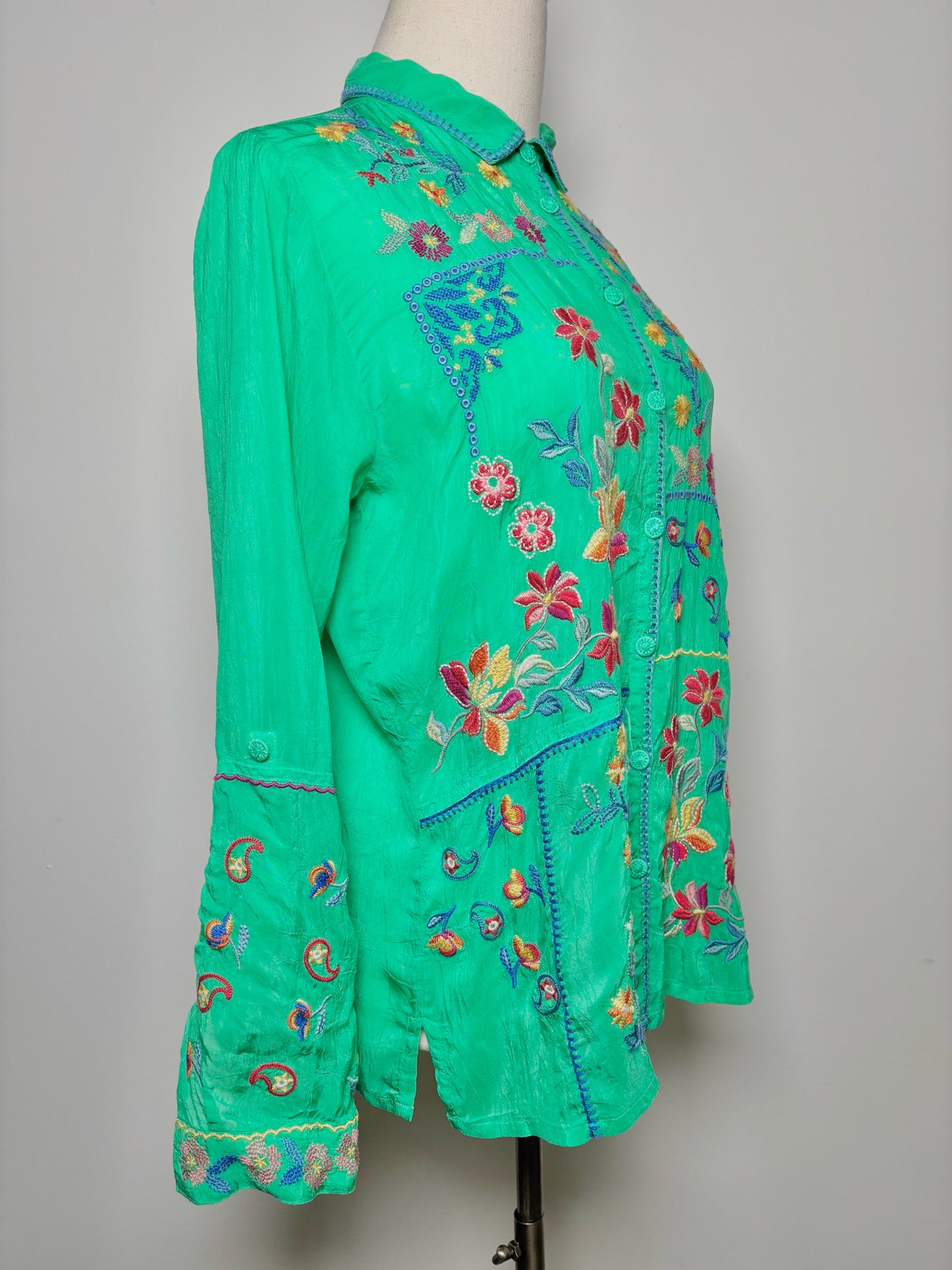 Women Size XS Johnny Was Green Floral Rayon NWT Blouse
