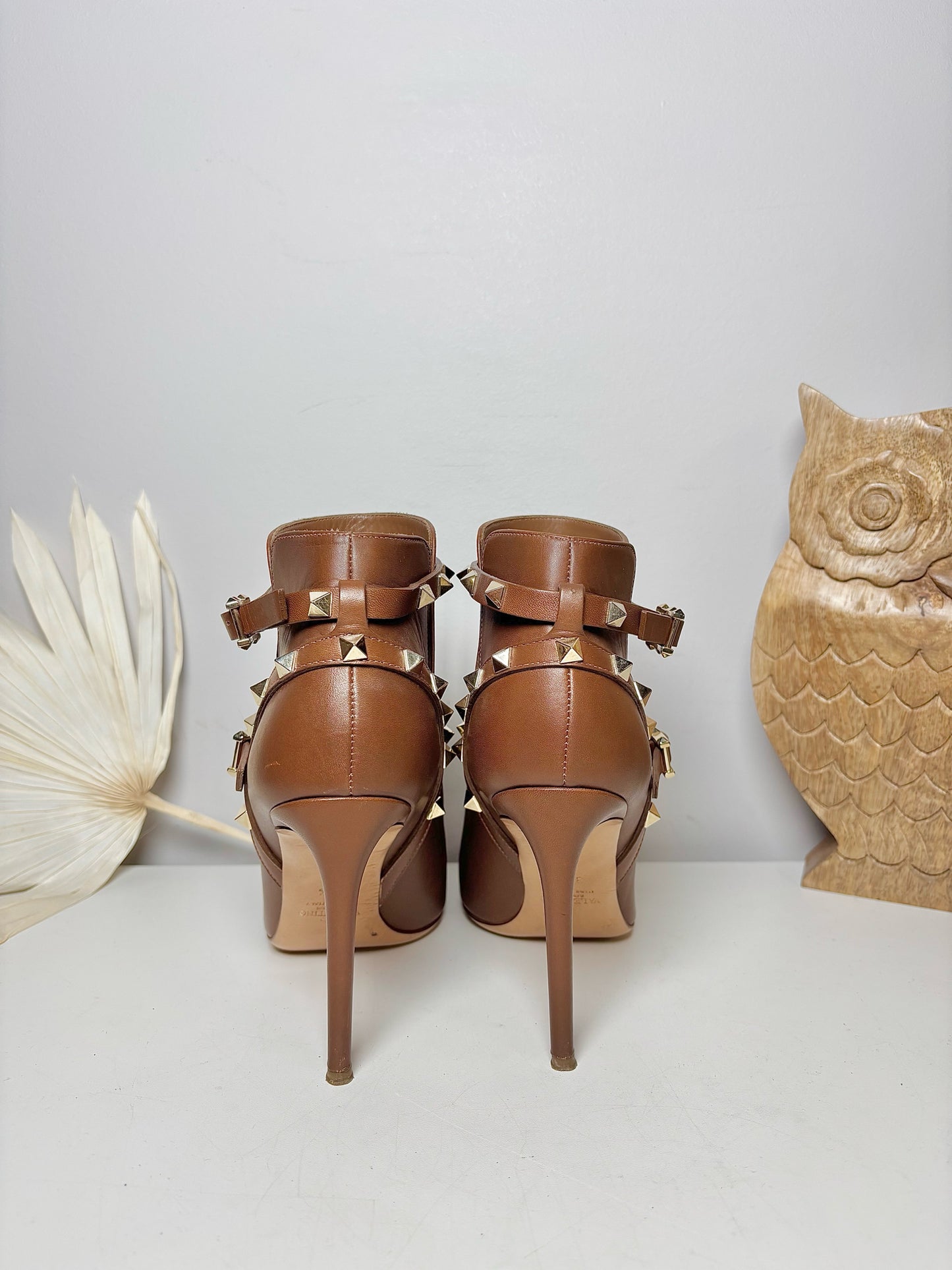 W Shoe Size 37 (7, US) Valentino Garavani Brown Leather Cowhide Boots
