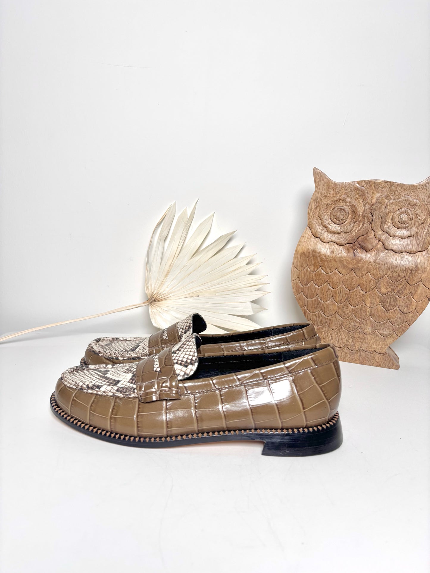 W Shoe Size 8 Freda Salvador Olive Green, Snakeskin Print Leather NWOT Loafers