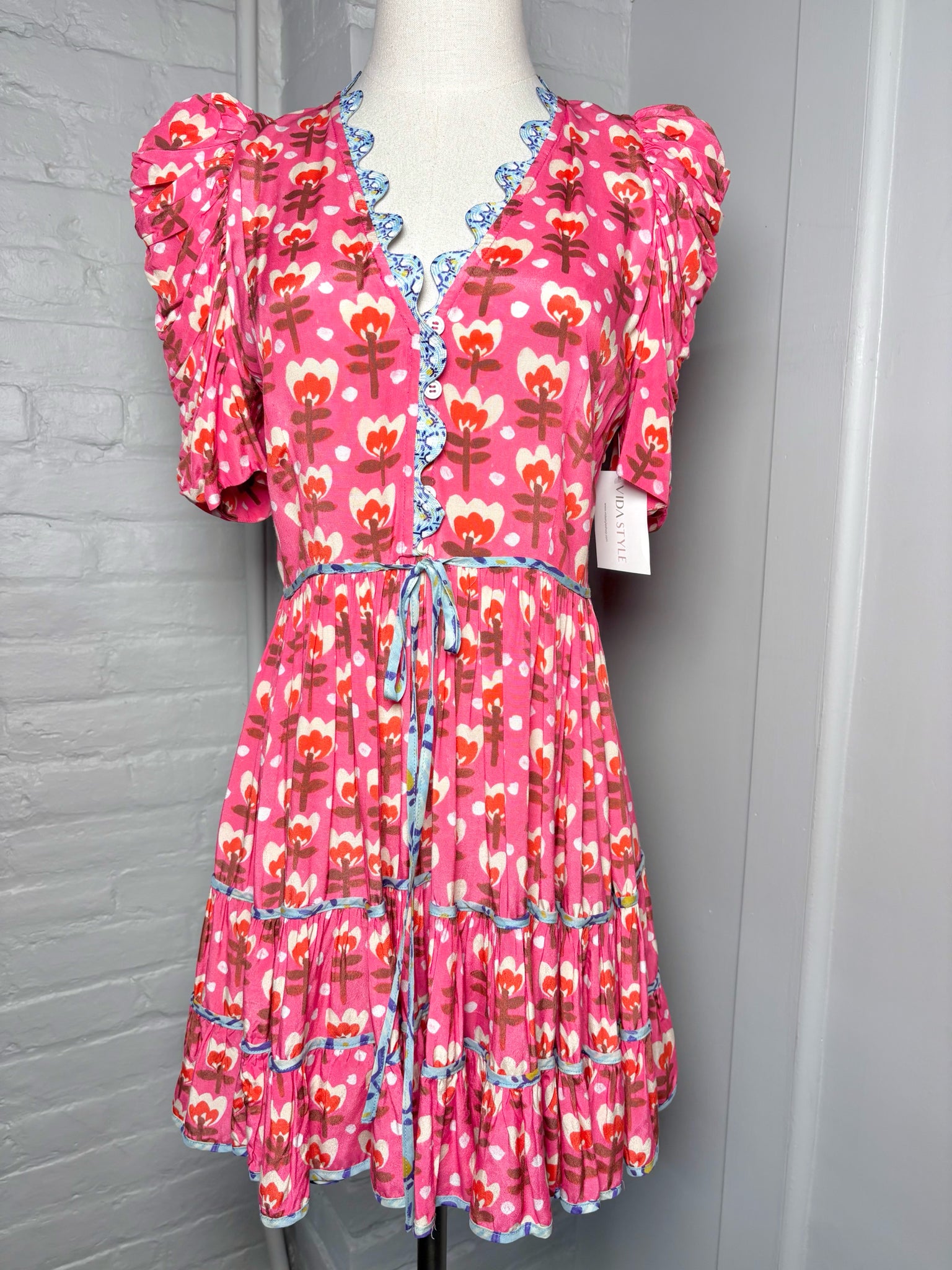 Women Size XS Celia B Pink Floral Print Dress Women Size XS Celia B Pink Floral Print Dress