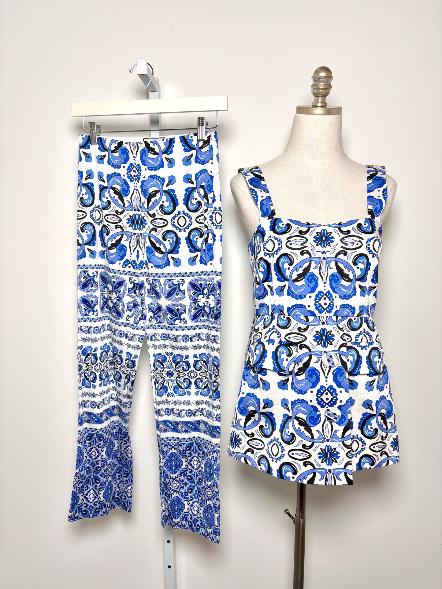 Women Size S Tuckernuck Blue, White Floral Cotton 2 Piece Set