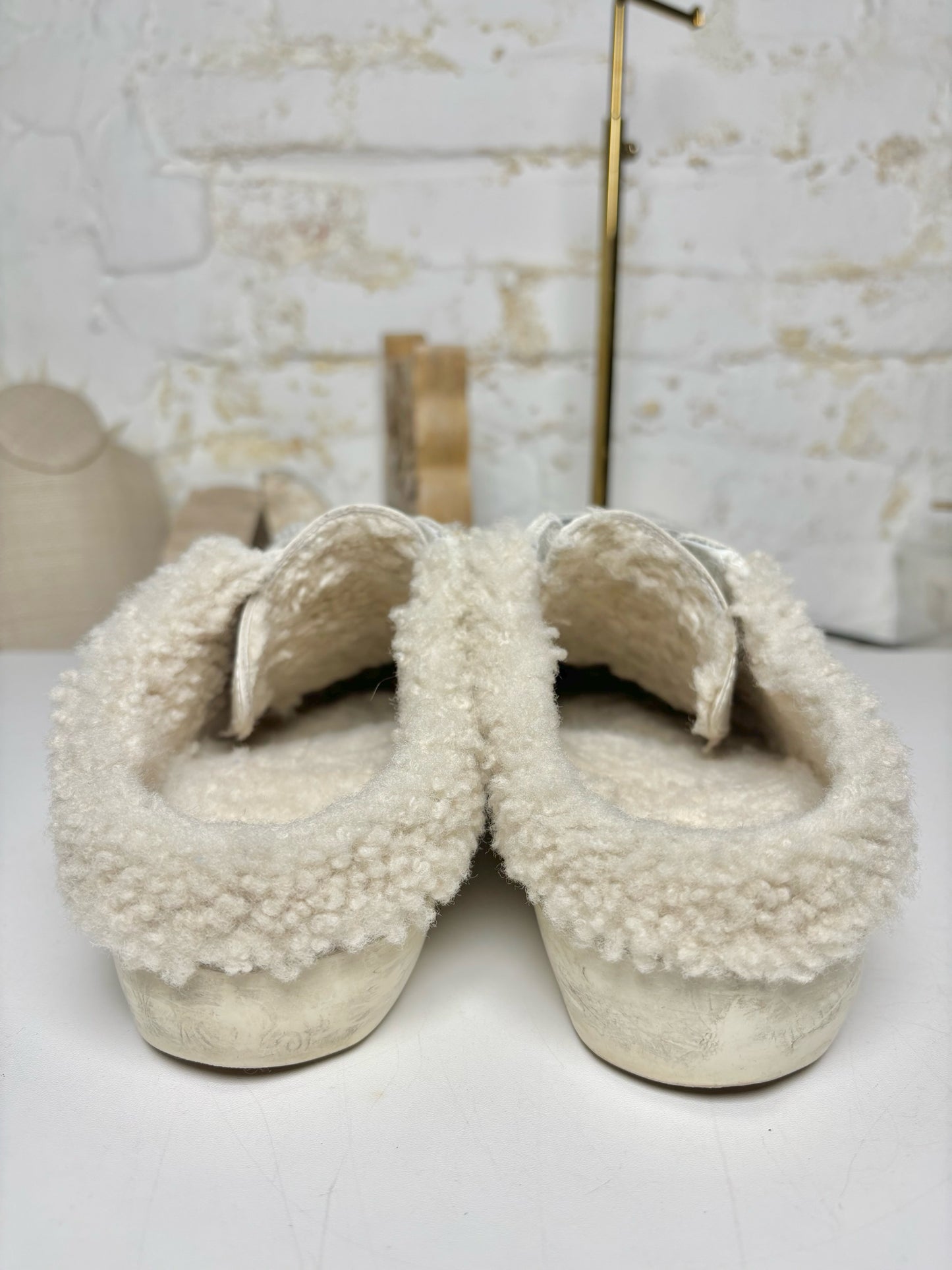 W Shoe Size 37 (6.5, 7 US) Golden Goose White w/Rose Gold Star Tennis shoes