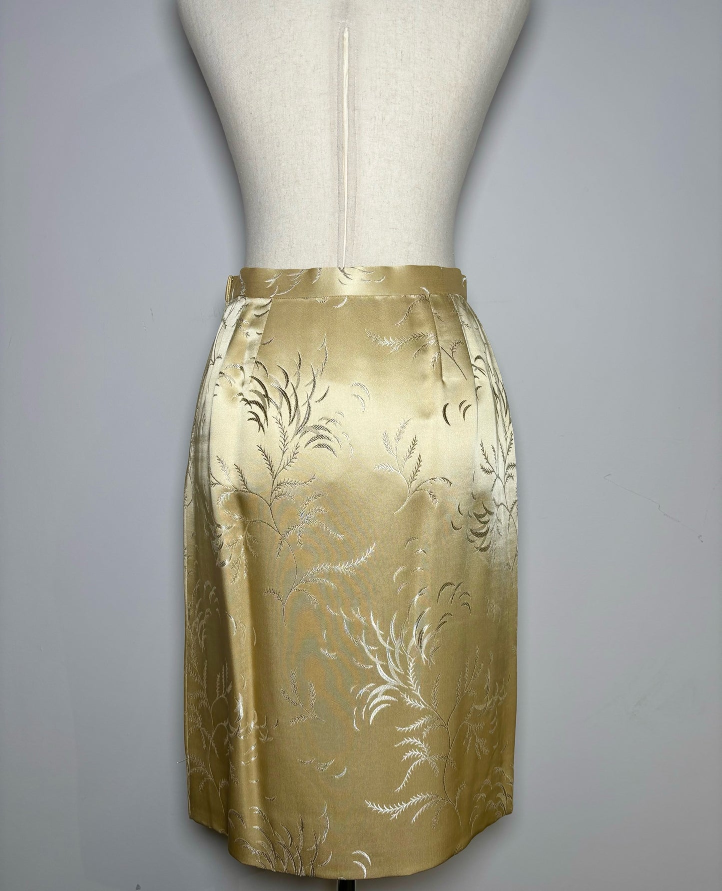 Women Size 8 Oscar de la Renta Cream Embroidered Suit